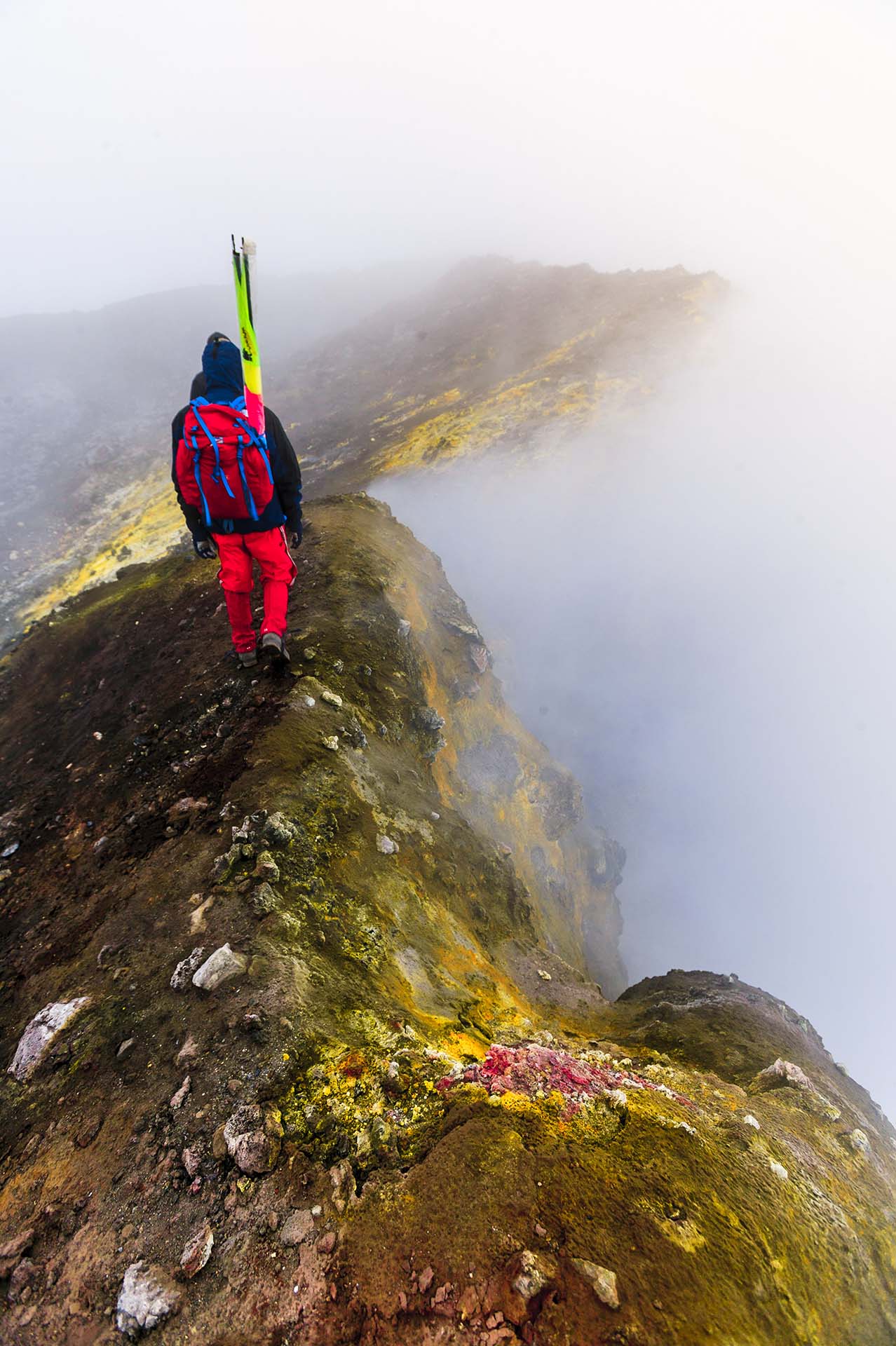 Etna, ai bordi del Cratere Centrale