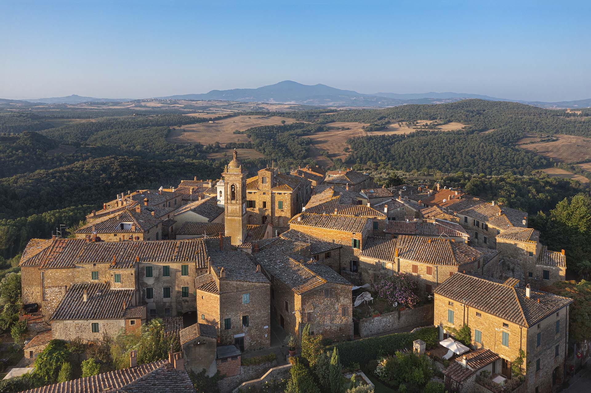 Il borgo di Castelmuzio in toscana
