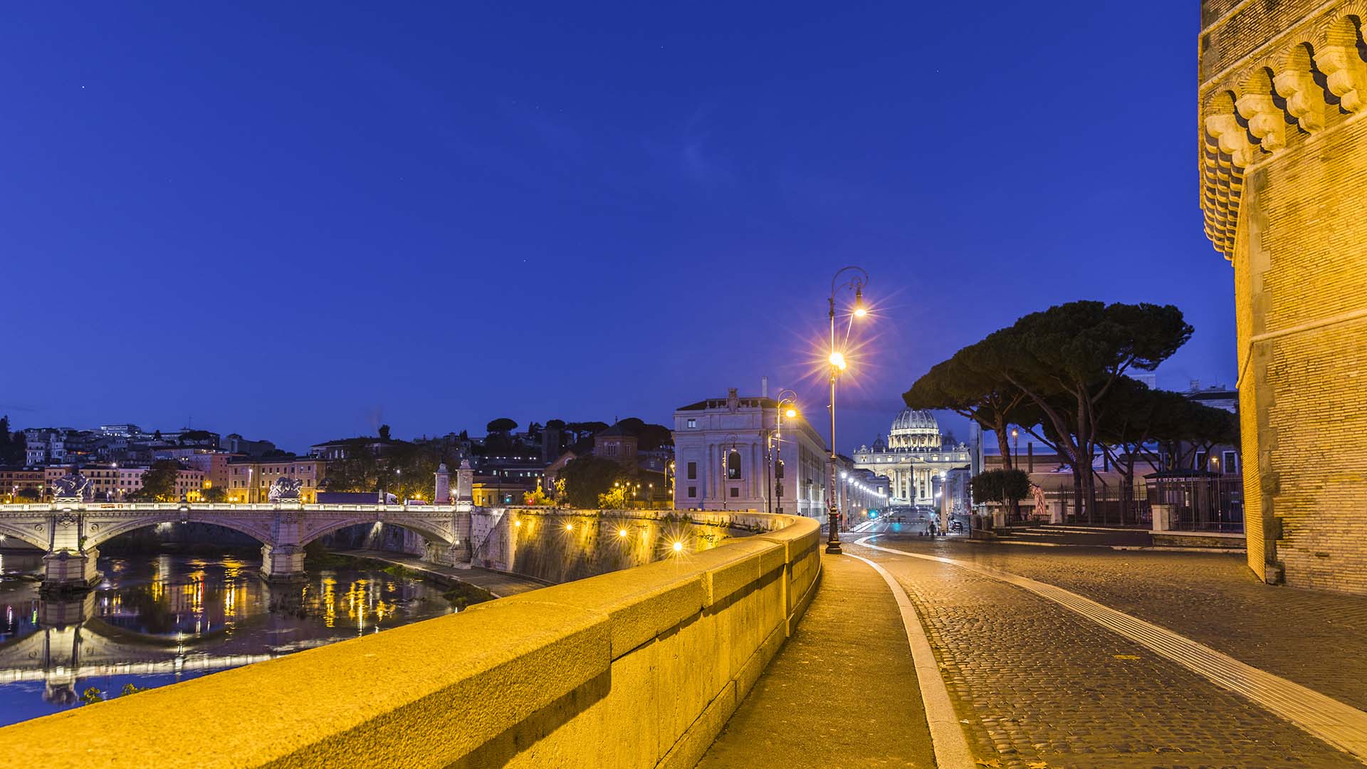 Roma, la Basilica di San Pietro e il lungotevere