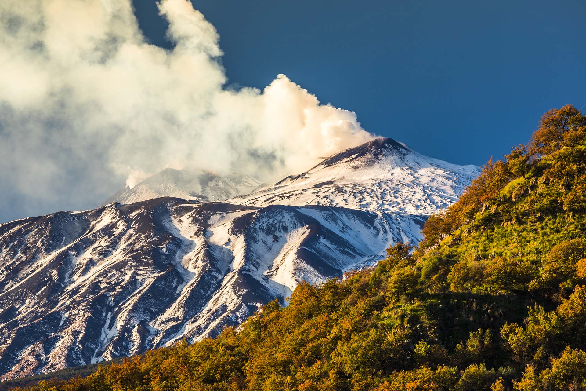 Etna, il bosco di Francavilla di Sicilia e il costone nord del Vulcano