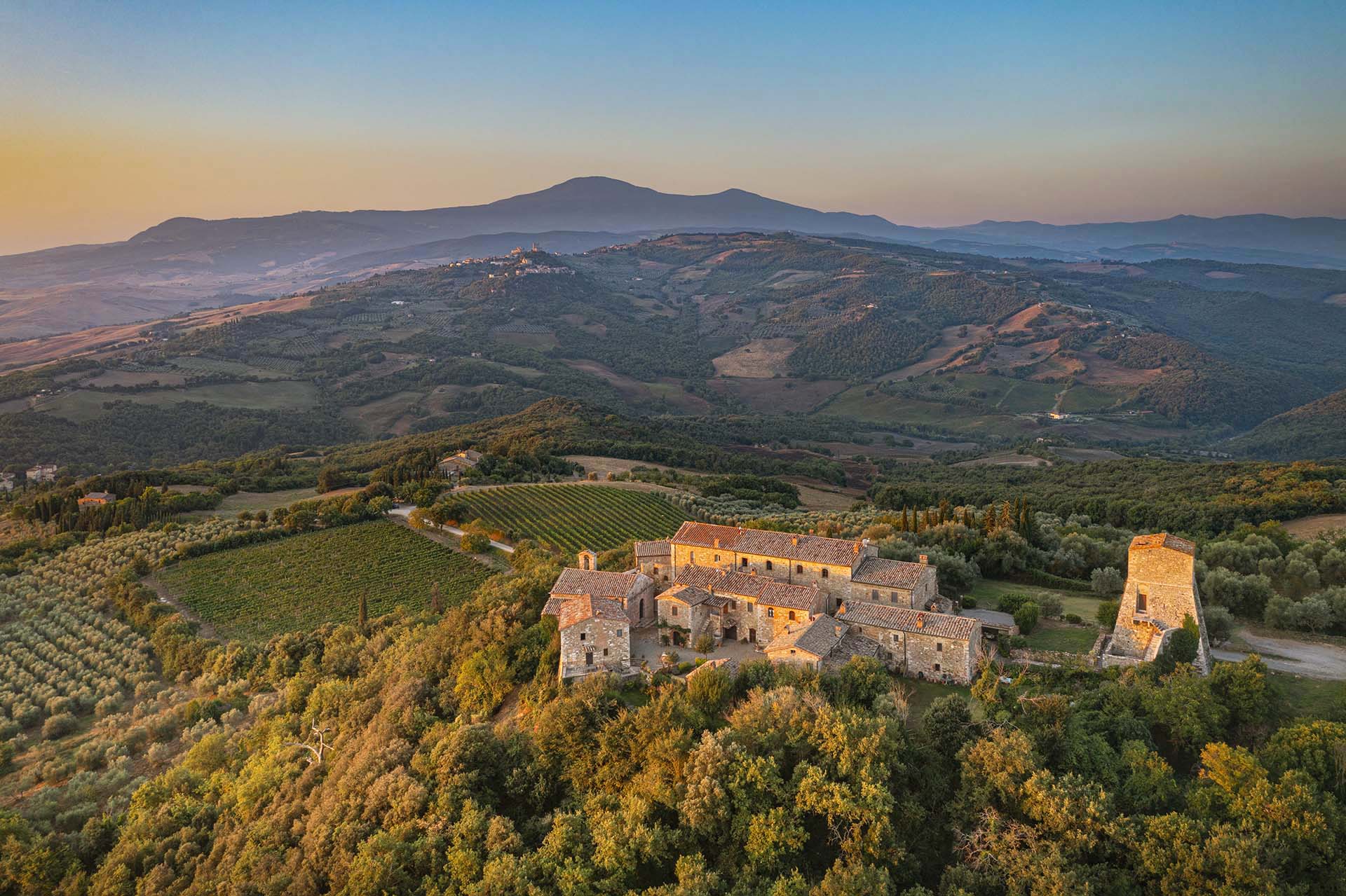 Vignoni Alto, piccolo borgo medievale. 