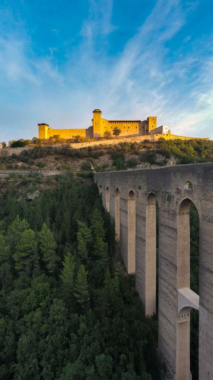 La Rocca Albornoz e il Ponte delle Torri a Spoleto.