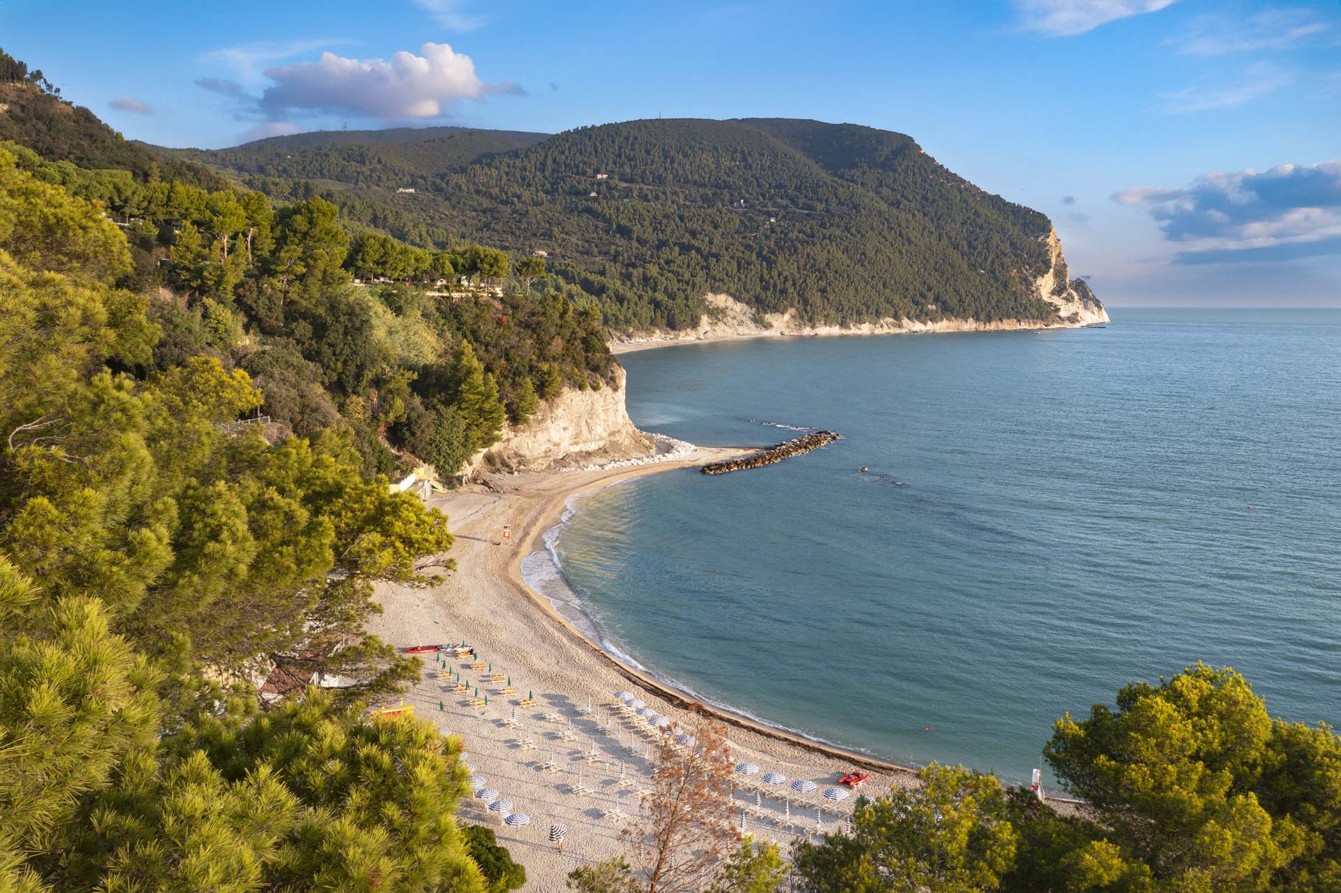 La spiaggia Urbani della Riviera del Conero.