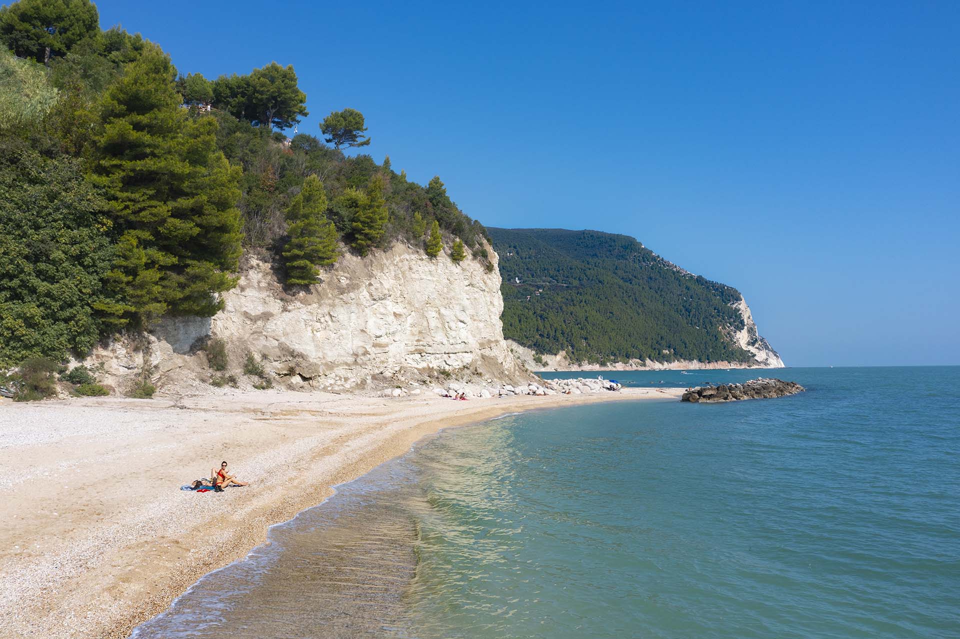 La spiaggia Urbani della Riviera del Conero.