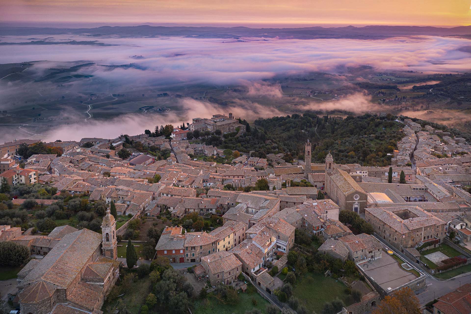 Il borgo di Montalcino