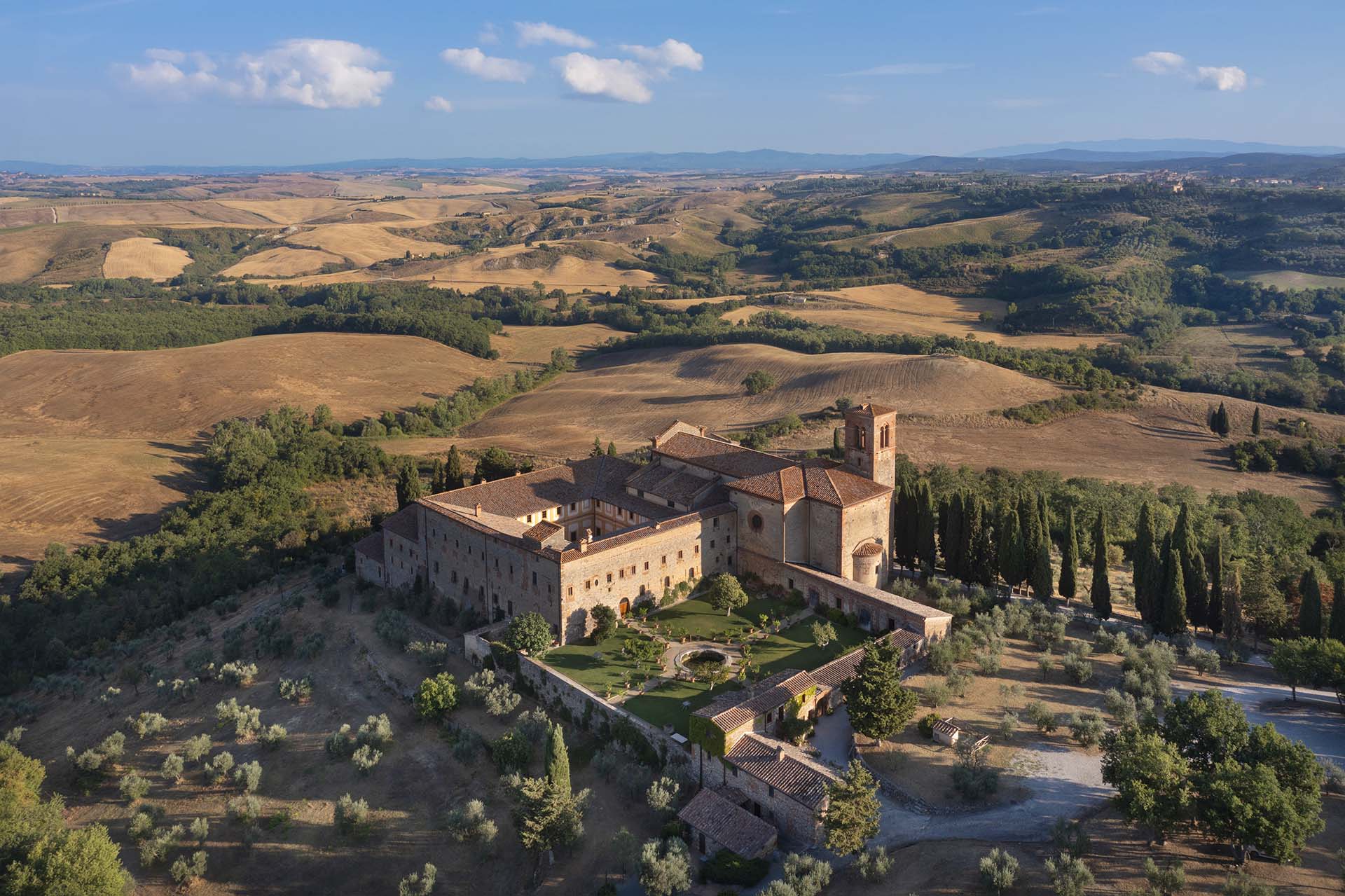 Sant⁩'⁩⁦Anna in Camprena, ex Monastero Benedettino Olivetano del XV Secolo. Attualmente ospita un agriturismo. 