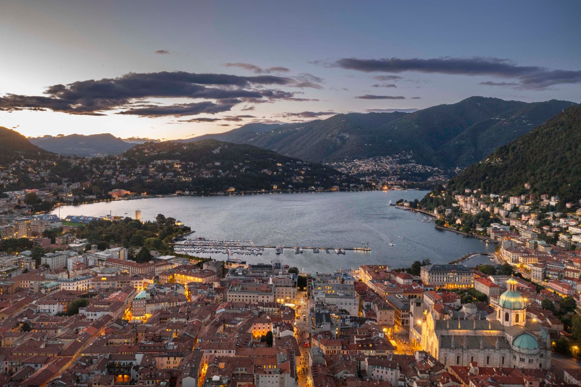 Vista su Como e il lago.