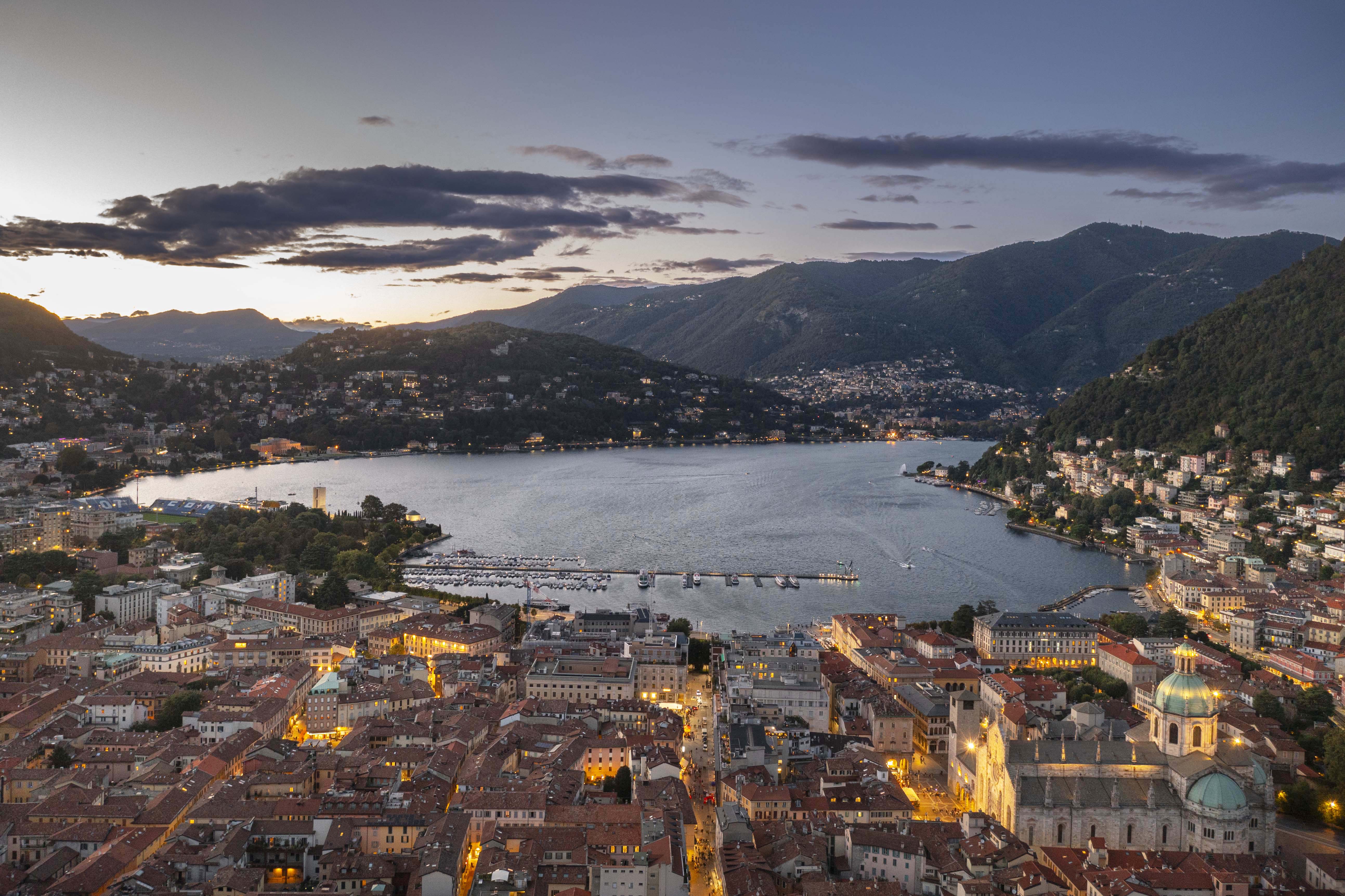 Vista su Como e il lago.