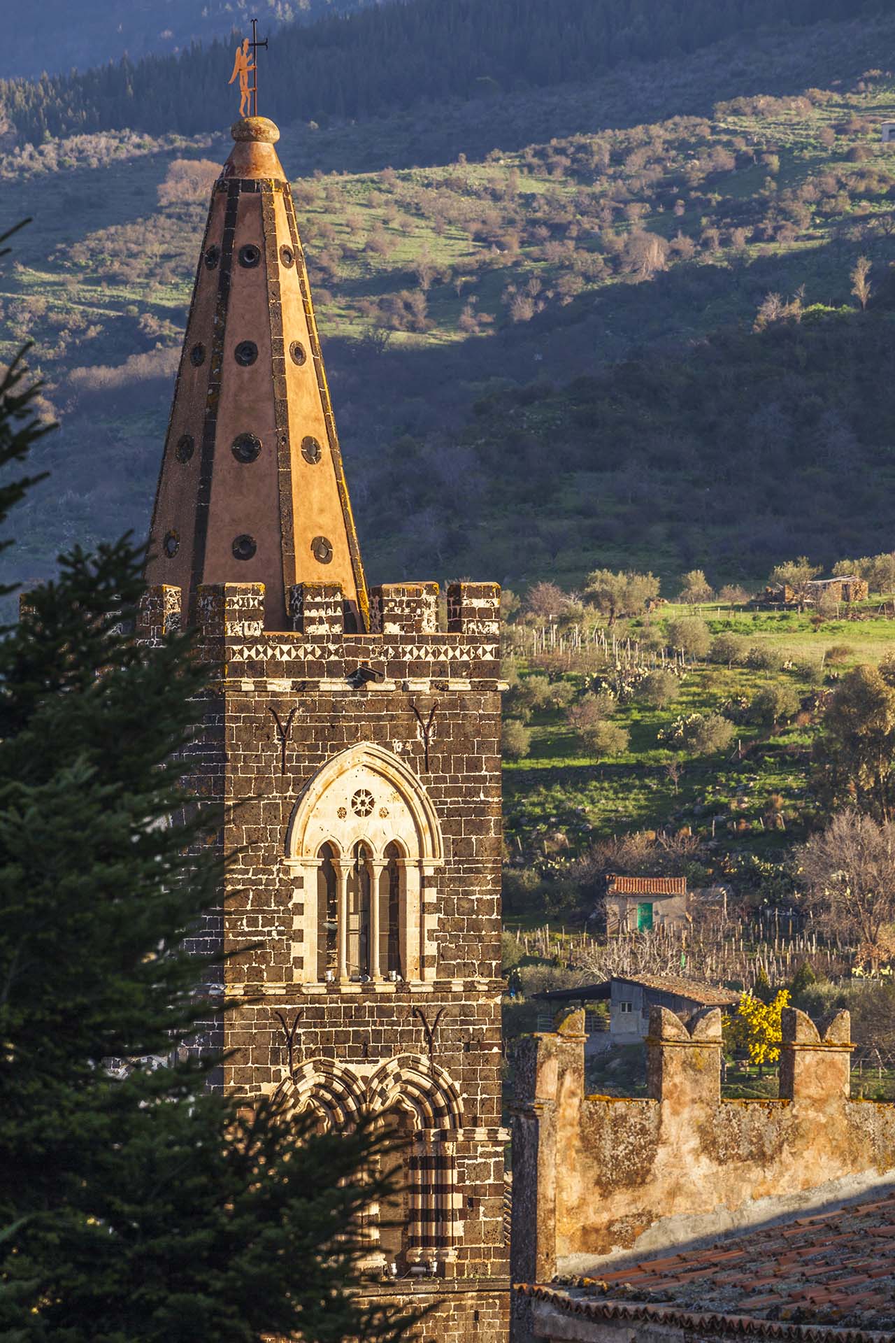 Etna, campanile della Chiesa di San Martino a Randazzo