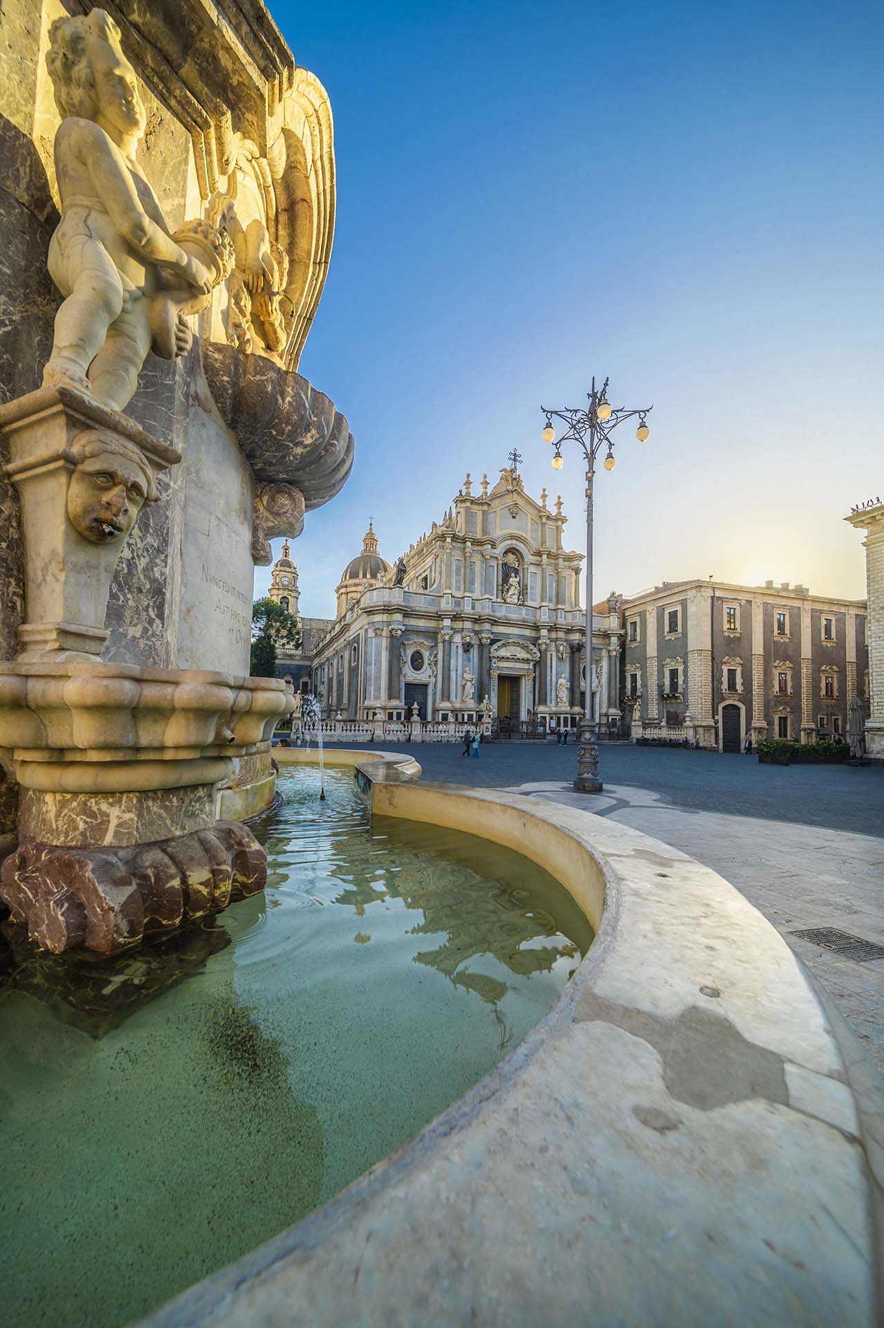 Catania piazza Duomo, Fontana dell'elefante e la Cattedrale Sant'agata