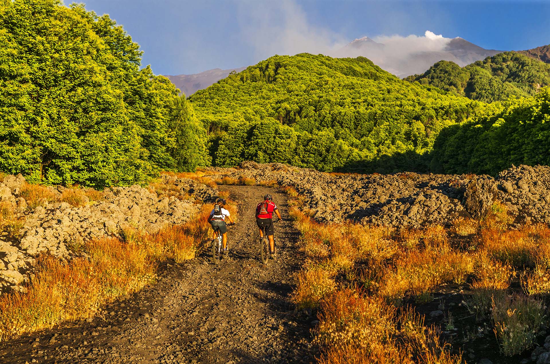 Etna, escursione in mountain bike nel sentiero per Monte Fontane