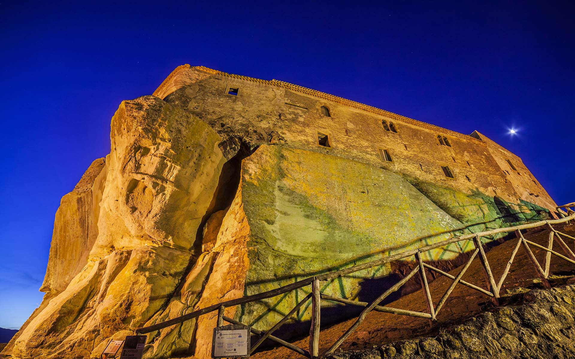Etna, Chiesa di Santa Maria della Catena a Castiglione di Sicilia e il Castello di Lauria