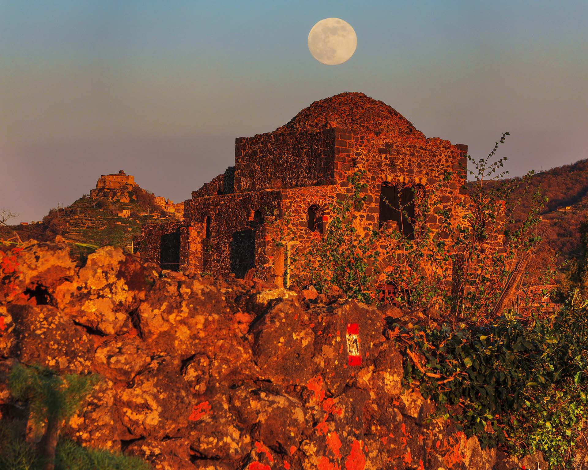 MG_3654-Etna, la Cuba Bizzantina con vista del Borgo di Castiglione di Sicilia