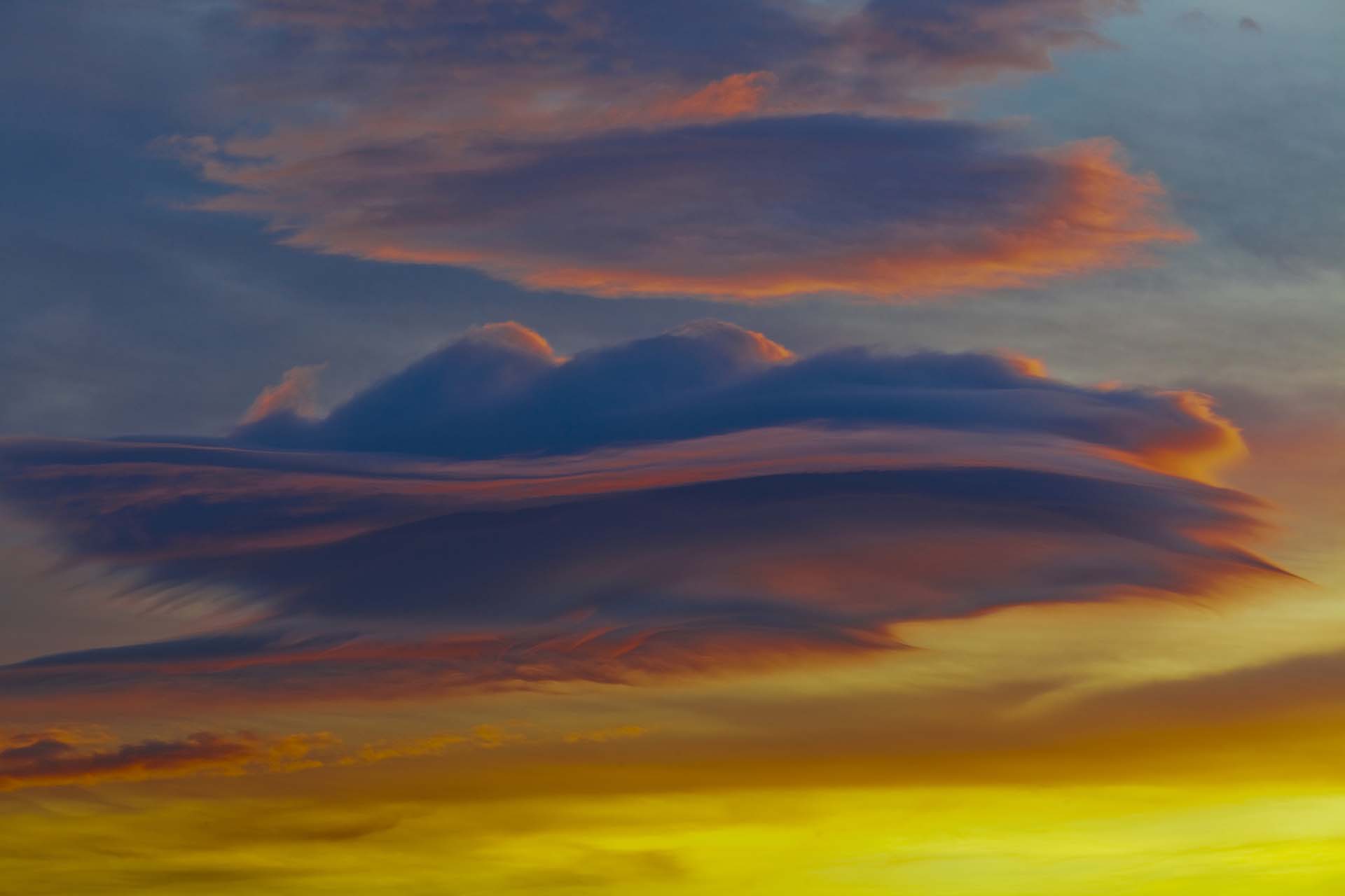Etna, nuvola lenticolare Contesa dei venti