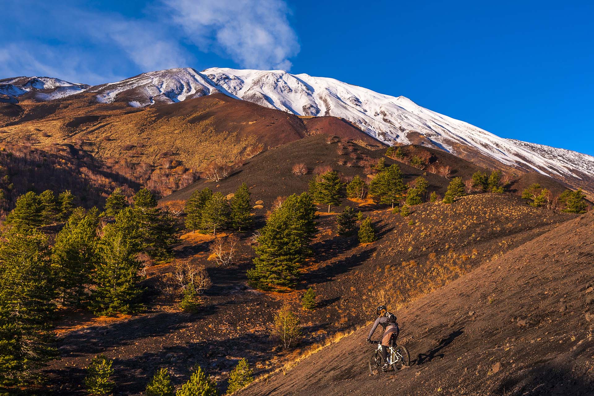 Etna, escursione in mountain bike ai Monti Sartorius