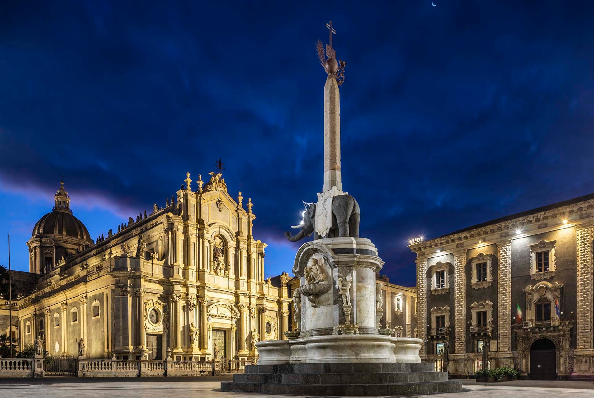 0A1A3489-HDR-Catania, piazza duomo stile Barocco