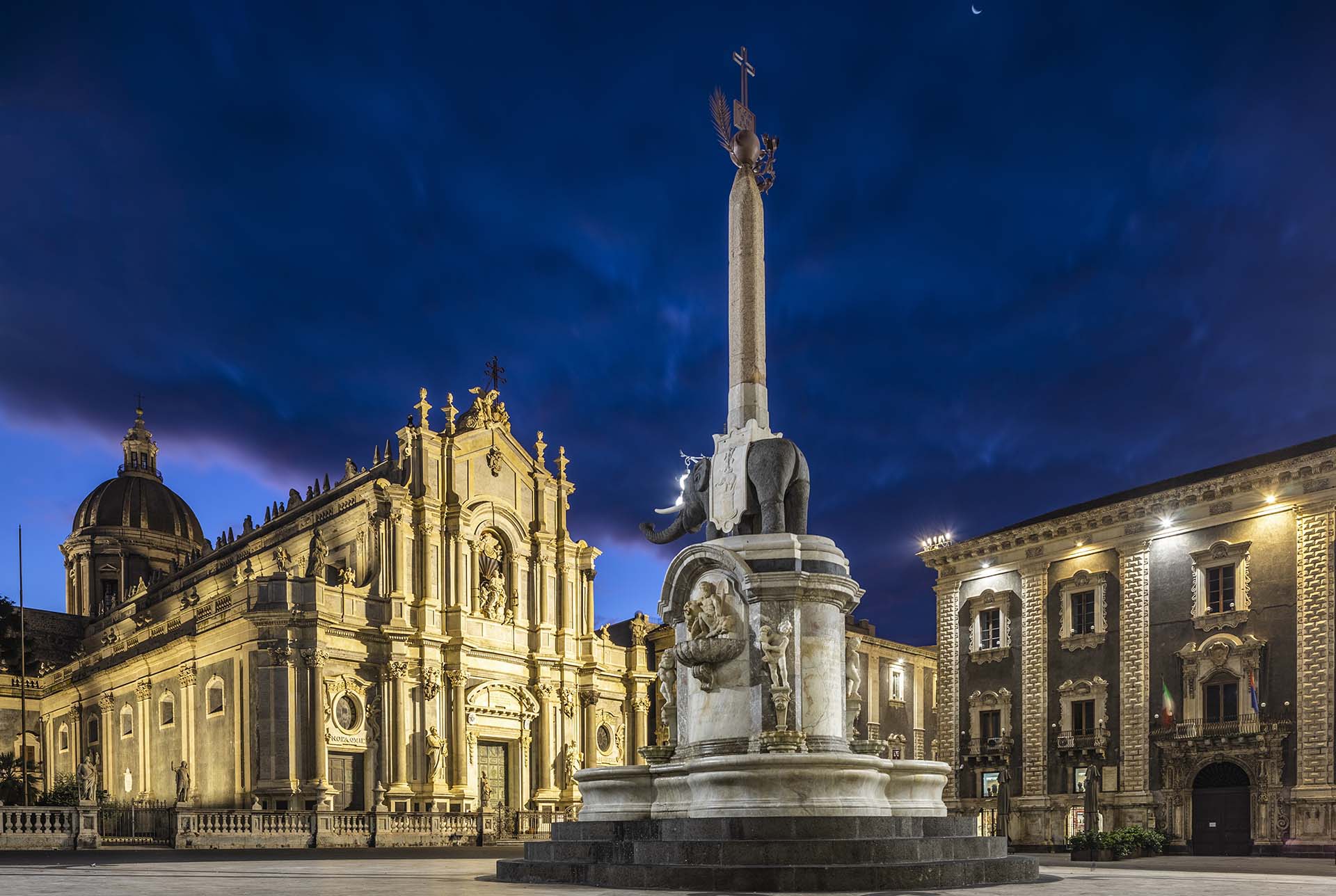 0A1A3489-HDR-Catania, piazza duomo stile Barocco