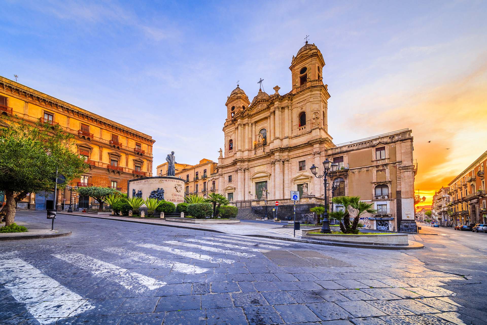 Catania, piazza San Francesco, chiesa San Francesco e l'Immacolata