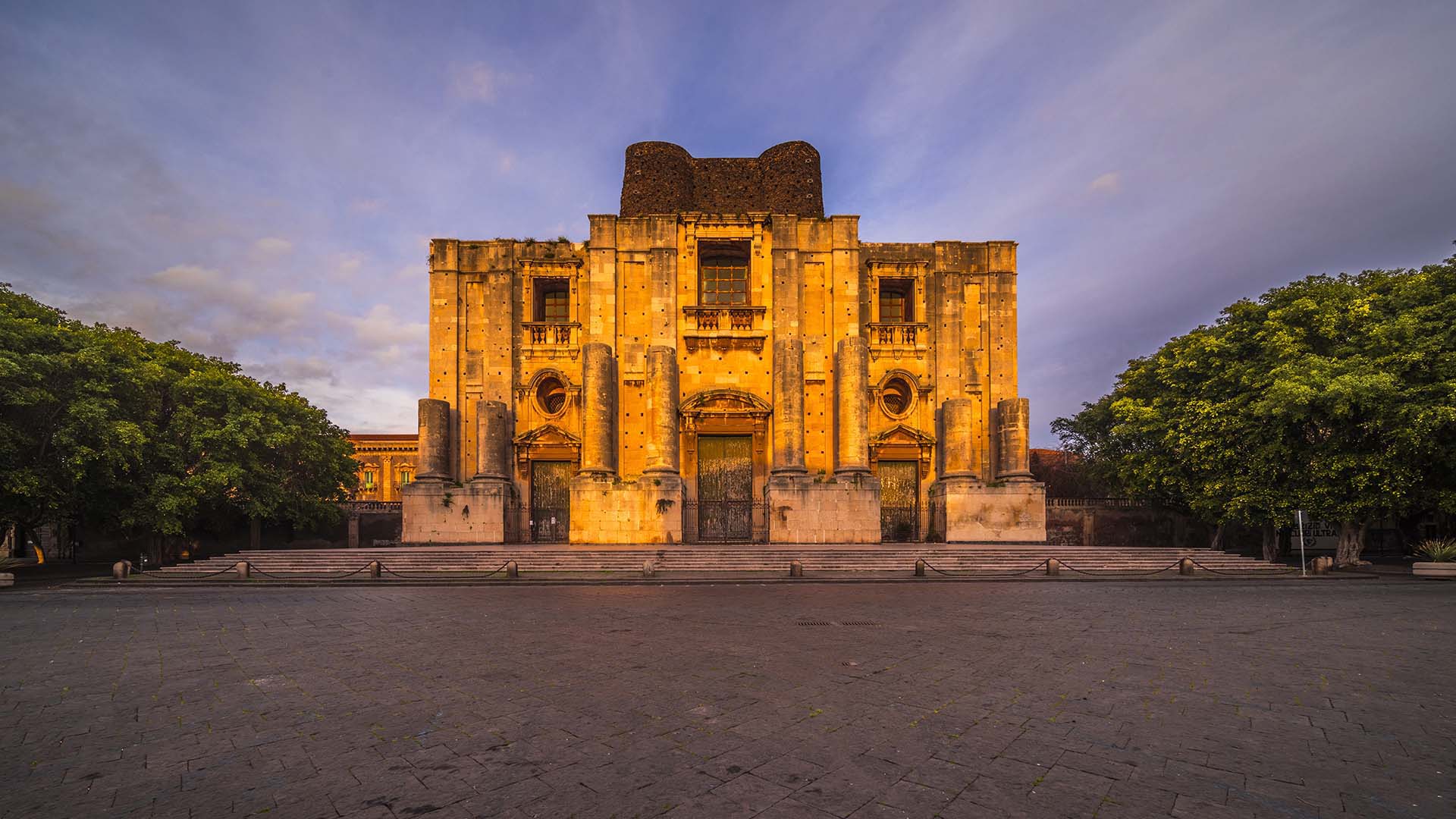 0A1A5133-HDR-Catania, la Chiesa San Nicolò l’Arena a piazza Dante e il Monastero dei Benedettini