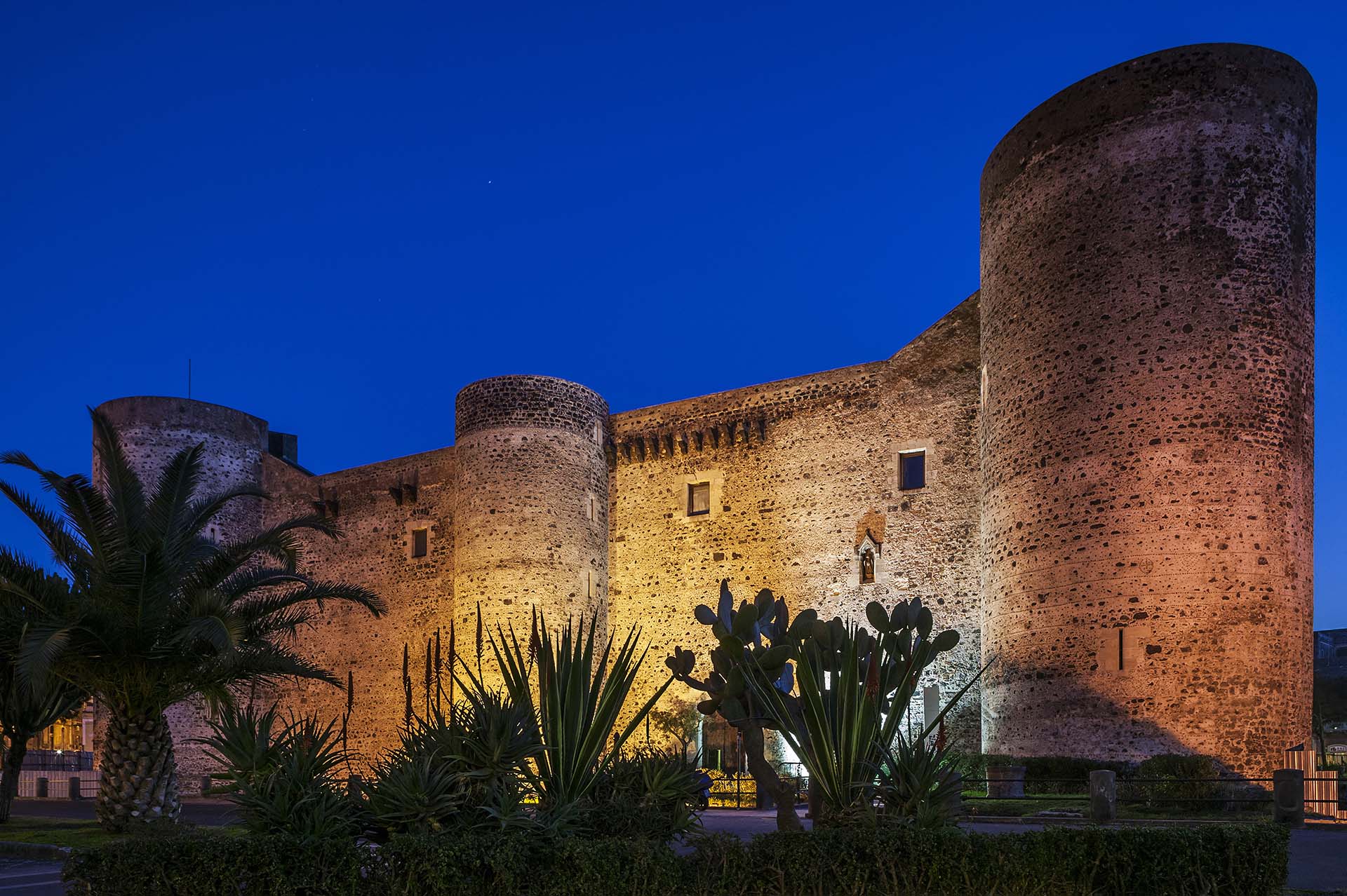 Catania, prospetto anteriore del Castello Ursino