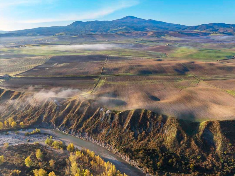 Il fiume Orcia e il monte Amiata in Toscana.