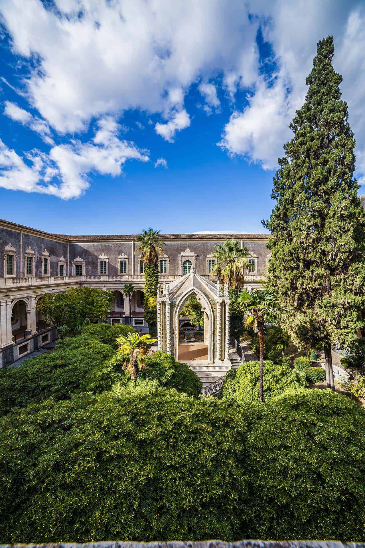 MG_4301-Catania, Monastero dei Benedettini, il Chiostro di Levante