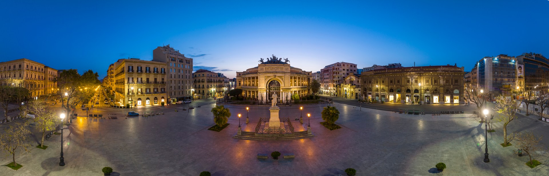 Piazza Ruggero Settimo, Palermo, detta piazza Politeama