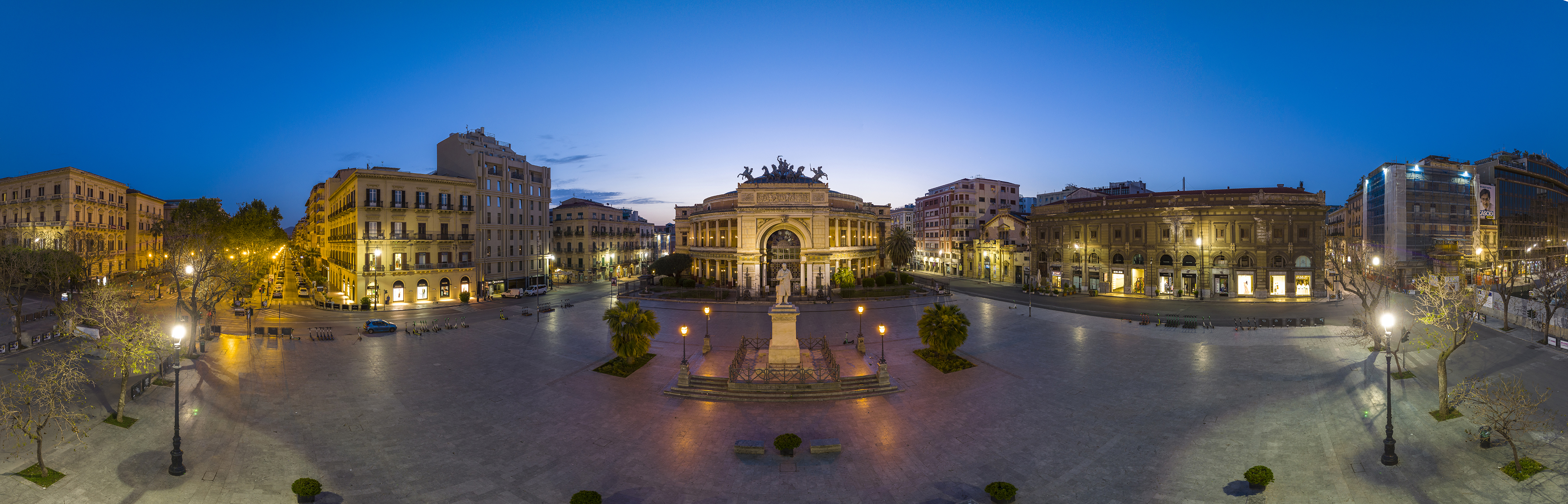 Piazza Ruggero Settimo, Palermo, detta piazza Politeama