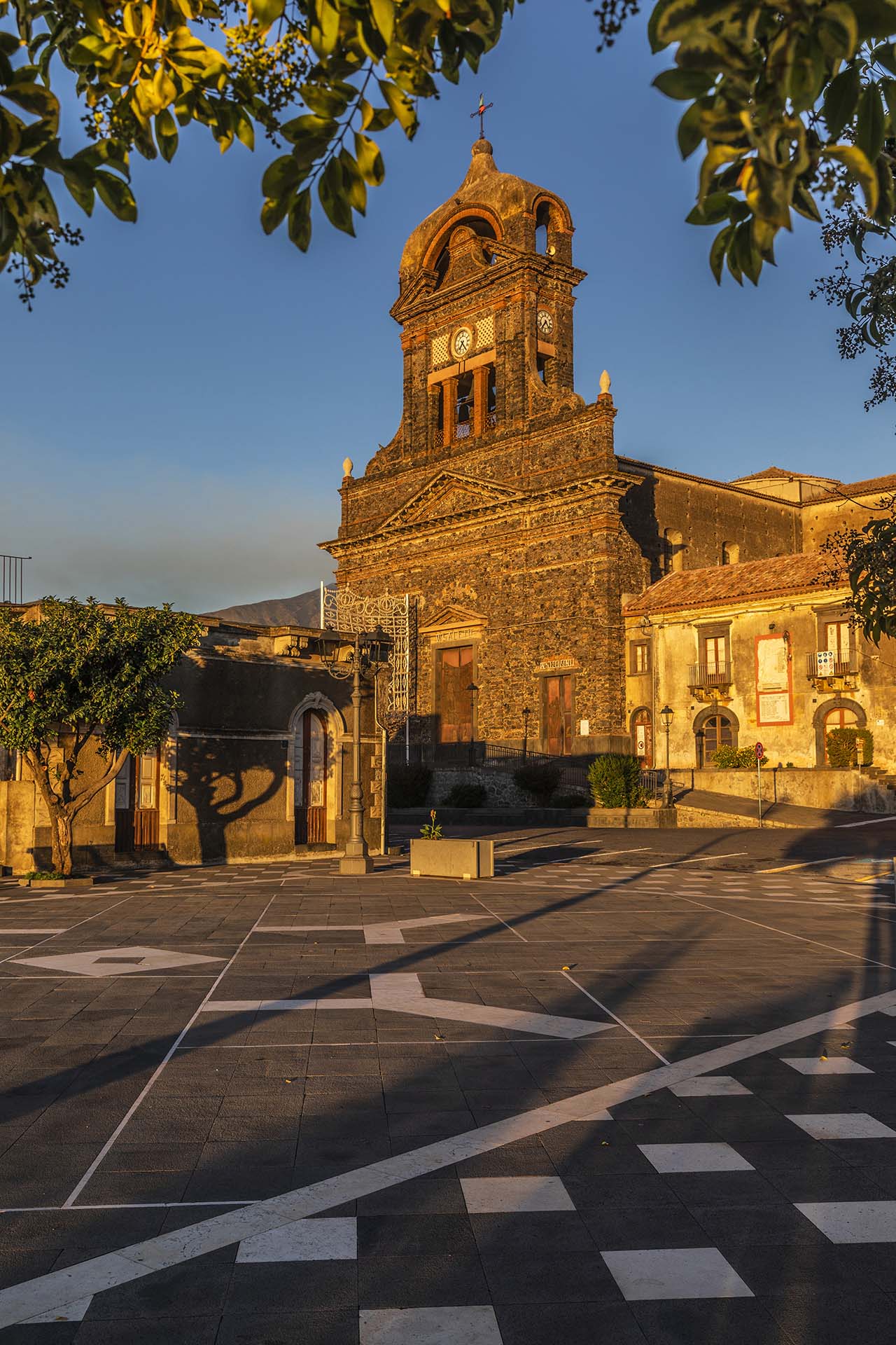 Etna, la Chiesa Madre del borgo di Sant'Alfio dedicata ai Santi Alfio Filadelfo e Cirino