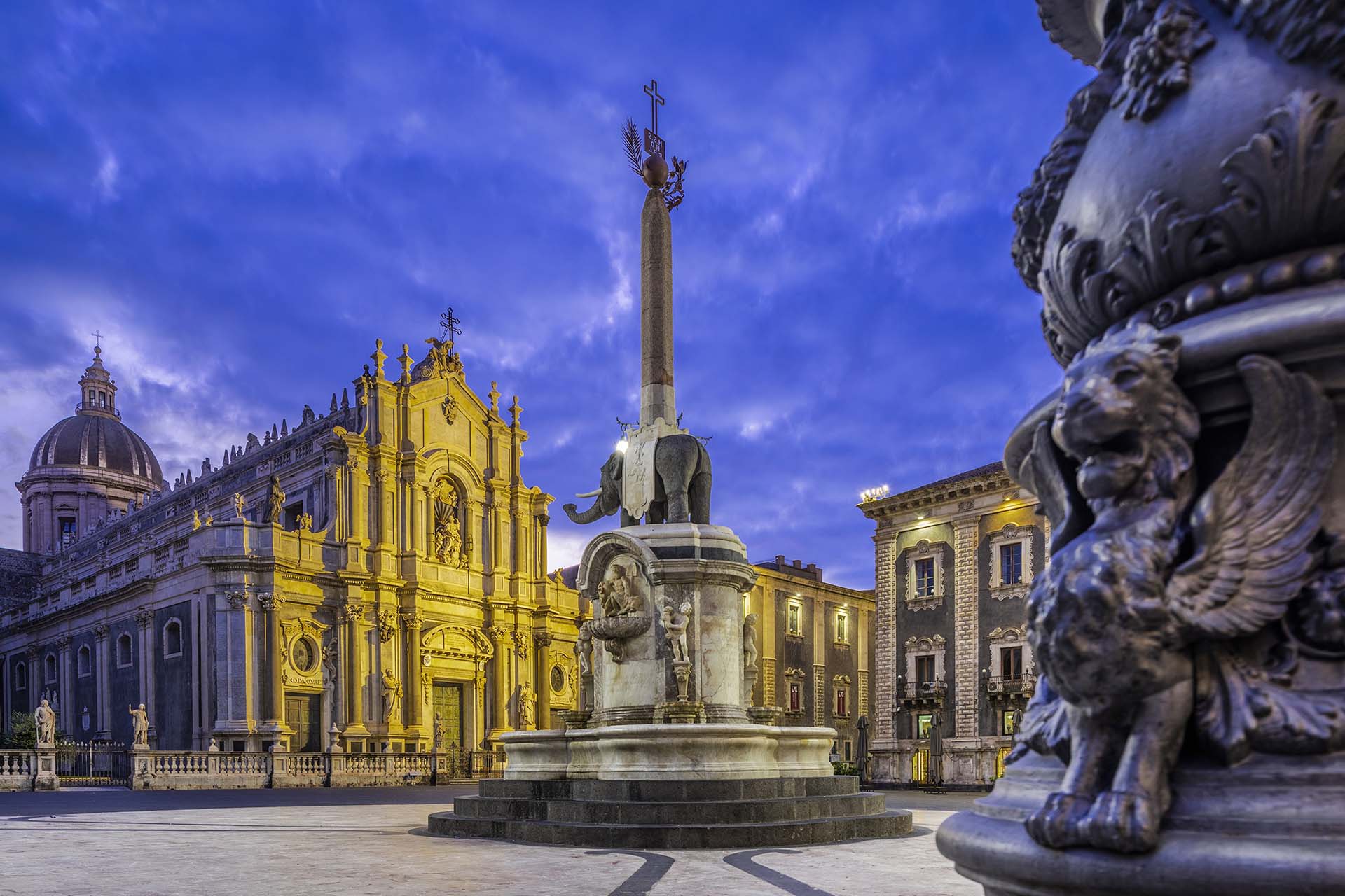 0A1A3517-HDR-Catania, la statua dell’elefante nel cuore del barocco di piazza Duomo