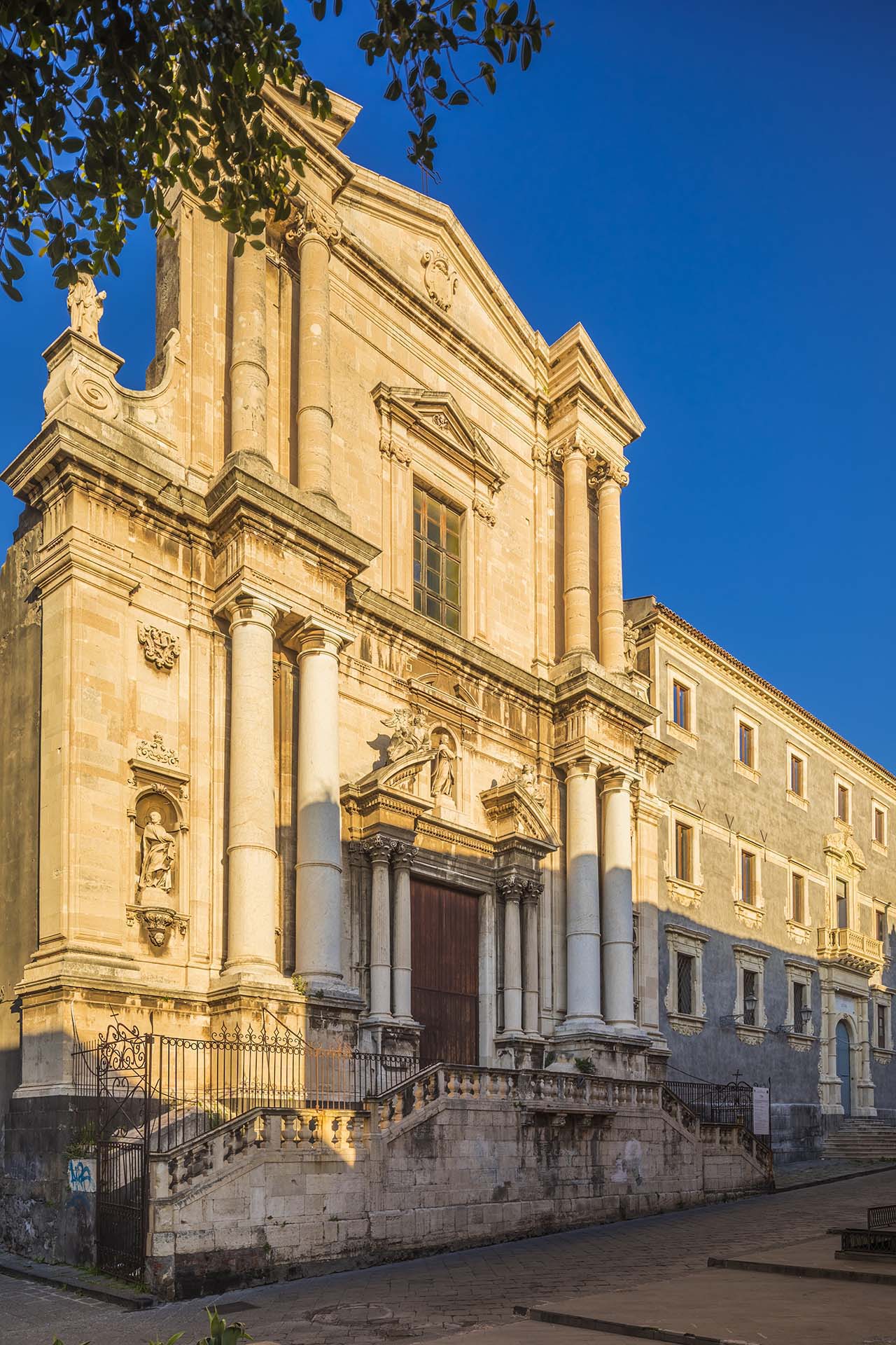 0A1A4102-HDR-Catania, chiesa di San Francesco Borgia e il Collegio dei Gesuiti in via Crociferi