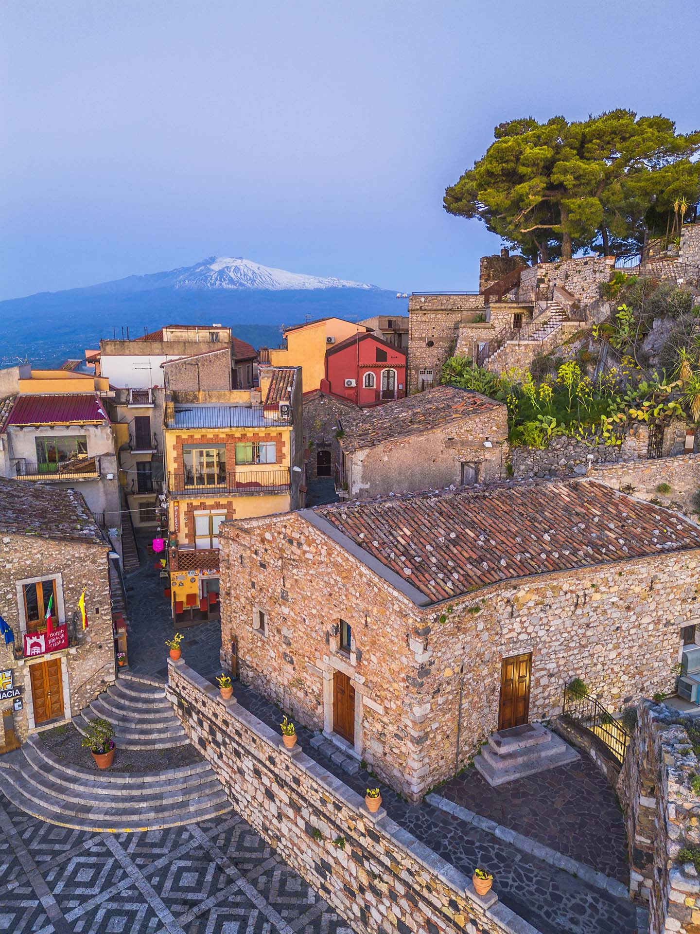 DJI_0586-Il borgo medievale di Castelmola e il vulcano Etna