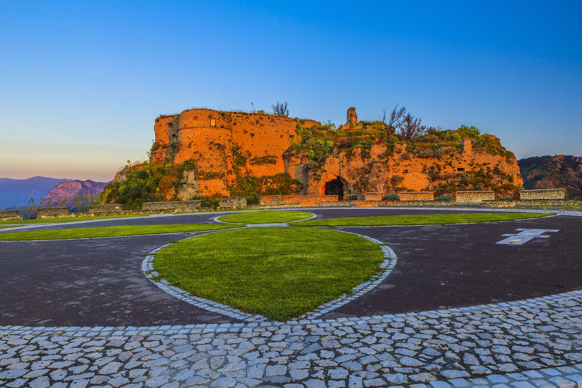 Calabria, il Castello Normanno di Gerace