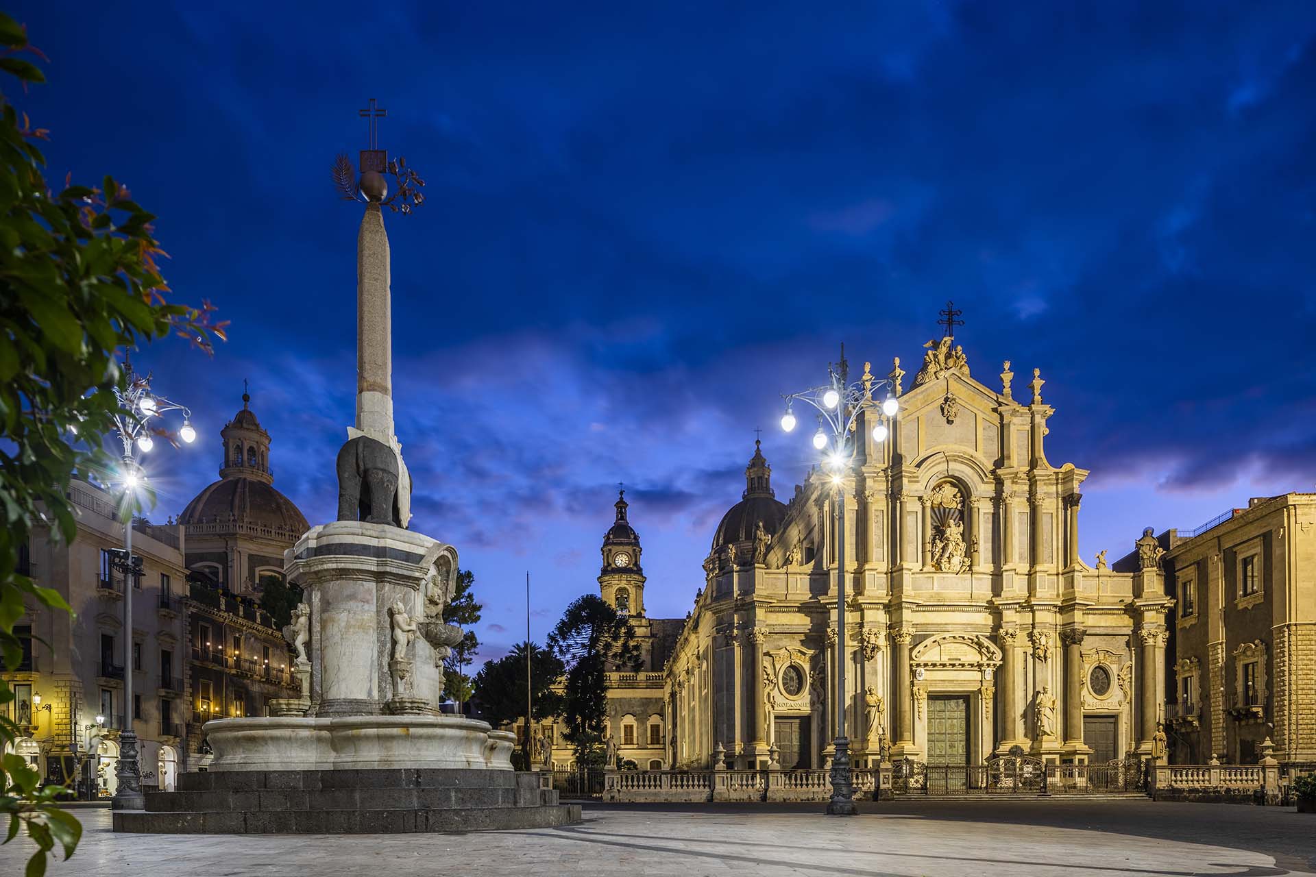 0A1A3497-HDR.jpg-Catania-piazza-Duomo-la-fontana-dellElefante-e-le-Cattedrali-dedigate-a-SantAgata