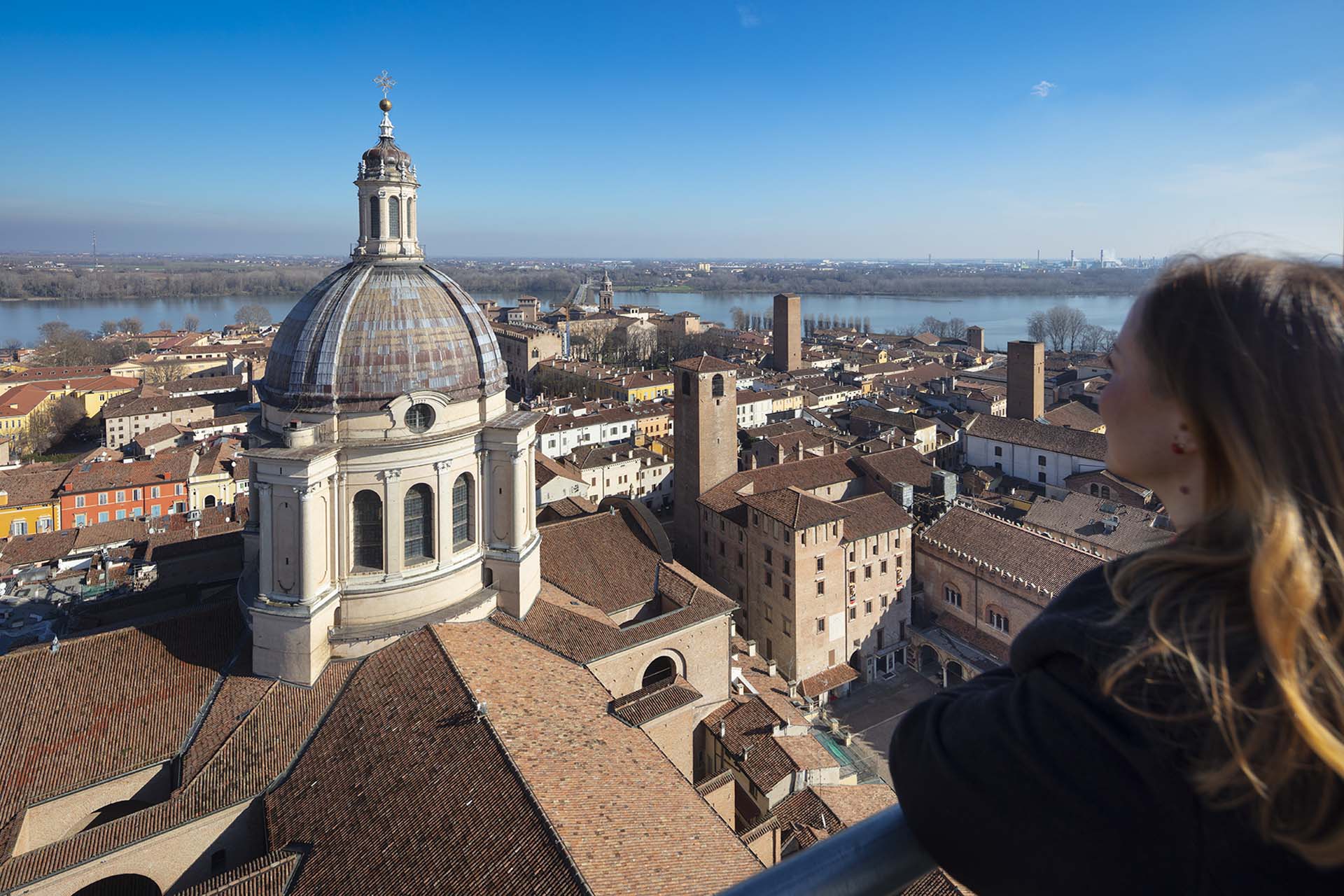 Vista su Mantova con la cupola della Basilica di Sant' Andrea.