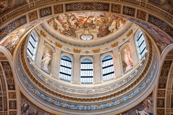 La balconata percorribile dai visitatori alla base del tamburo che sorregge la cupola della Basilica di Sant' Andrea.