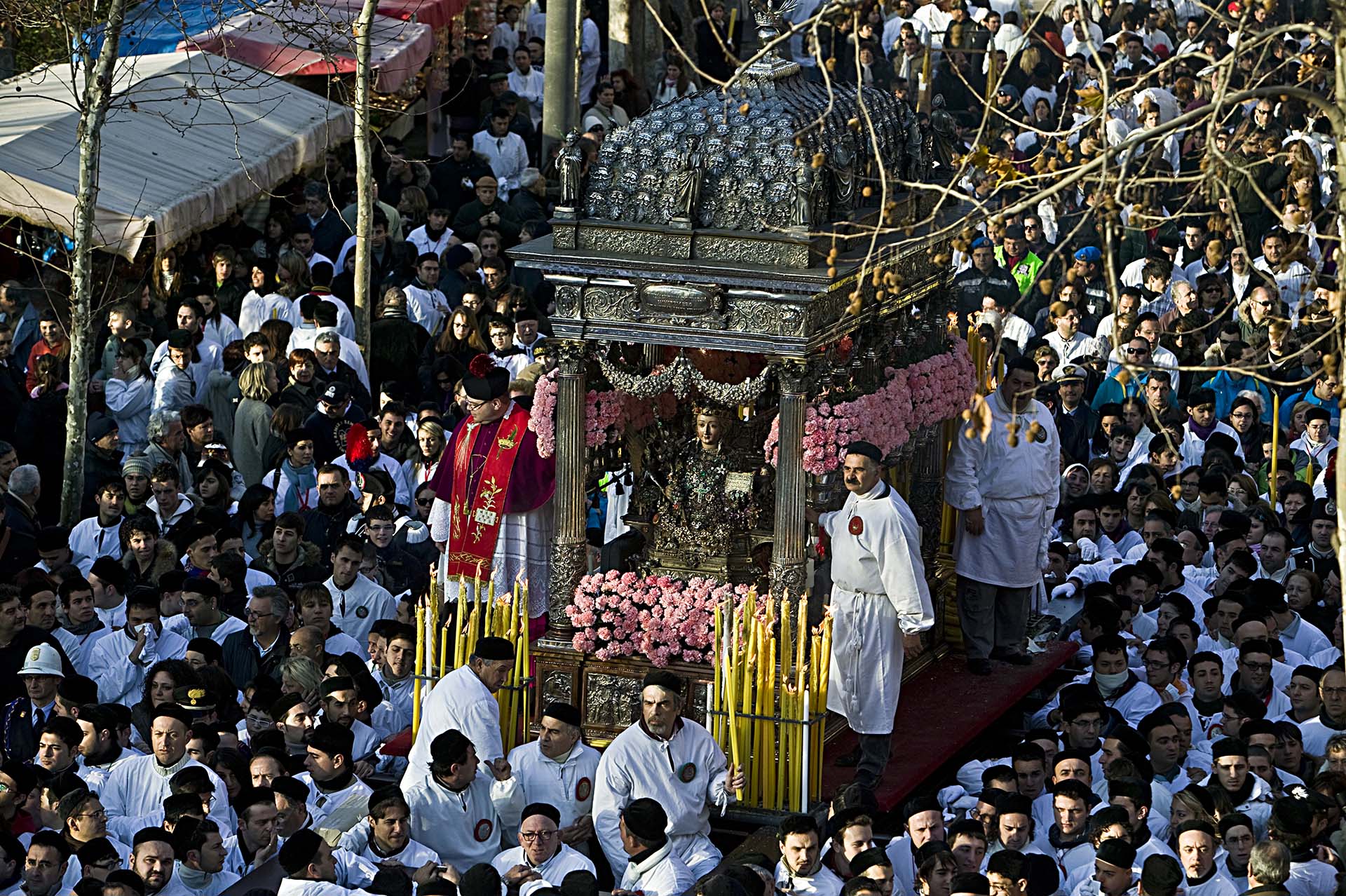 Catania festa di Sant'Agata, la Vara tra i fedeli
