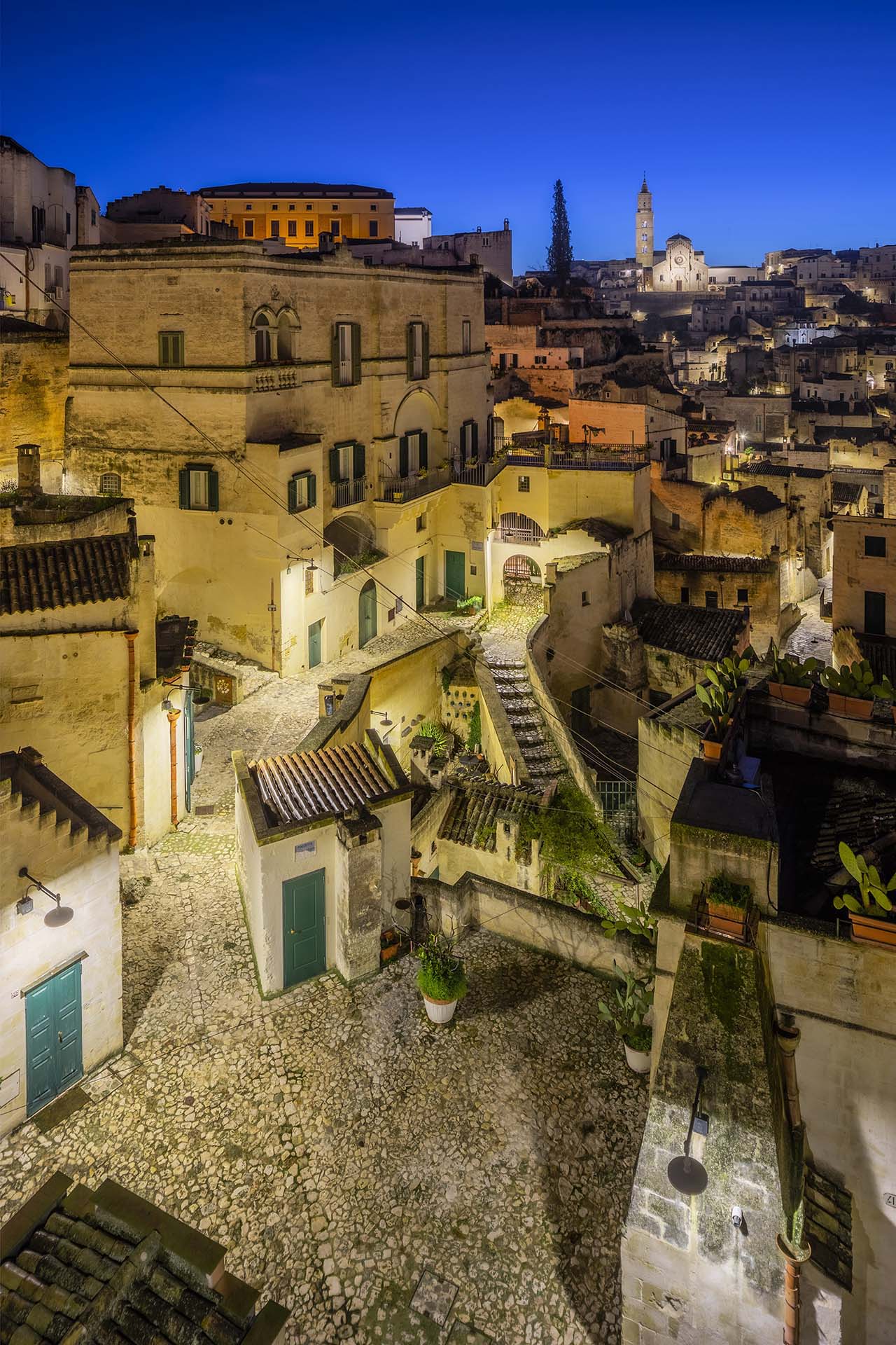 0A1A5282-HDR-Basilicata, i vicoli della città di Matera con vista della chiesa Madre