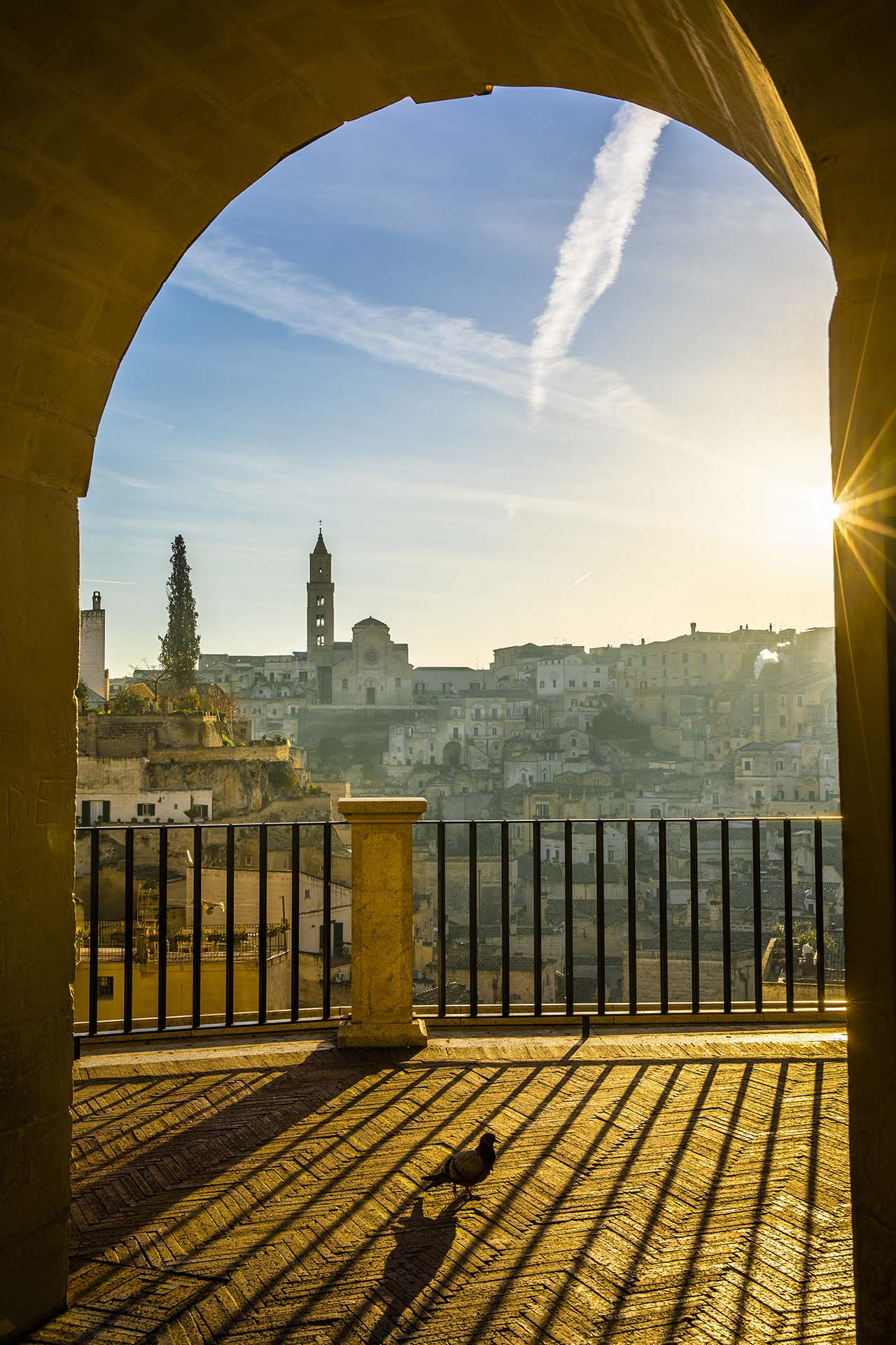 Basilicata, città di Matera vista dal belvedere dei Tre Archi e la chiesa Madre