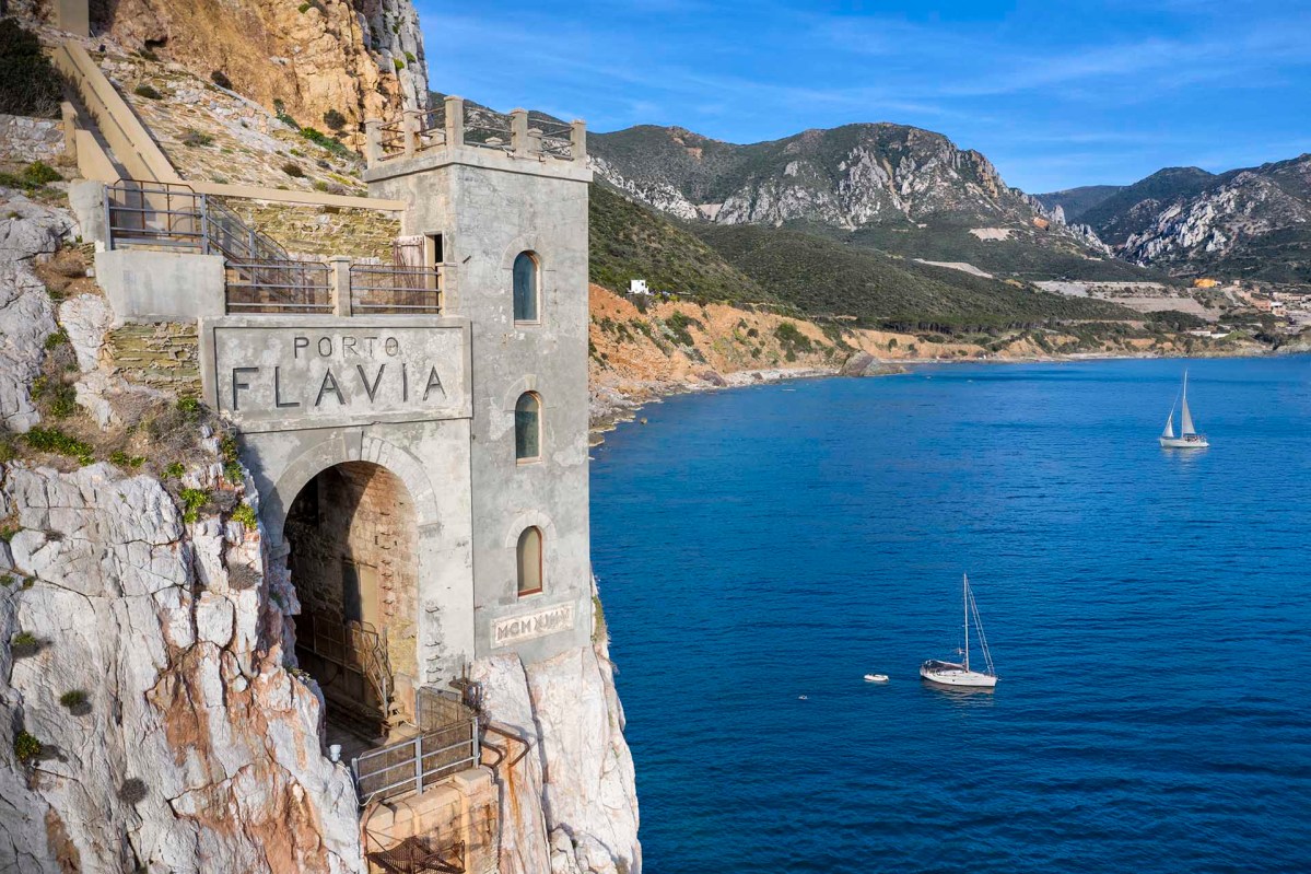 Porto Flavia, monumento di archeologia industriale nella Sardegna sud occidentale.