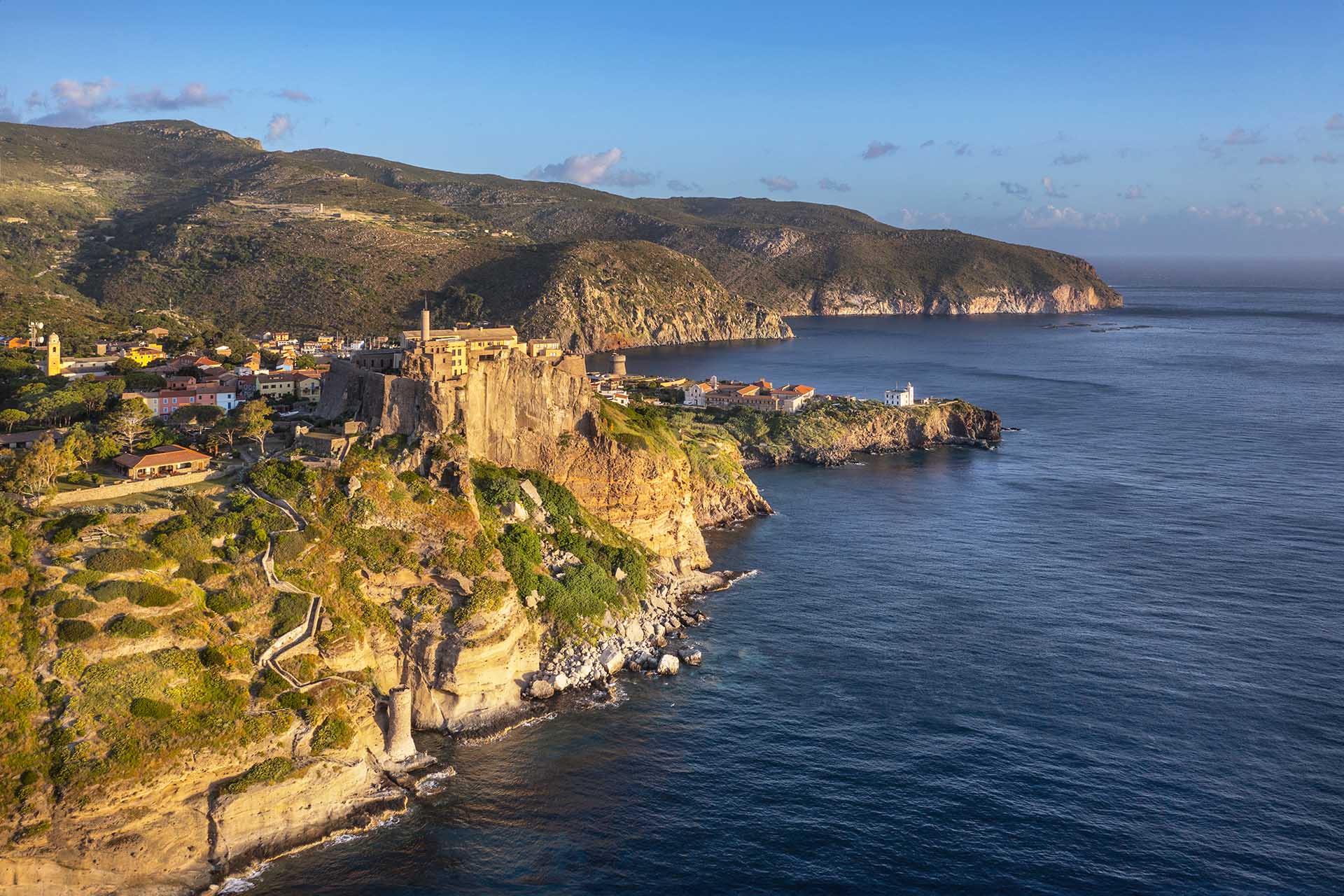 Costa dell'isola di Capraia nell'arcipelago toscano.
