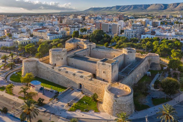 Il Castello Svevo Angioino Aragonese.