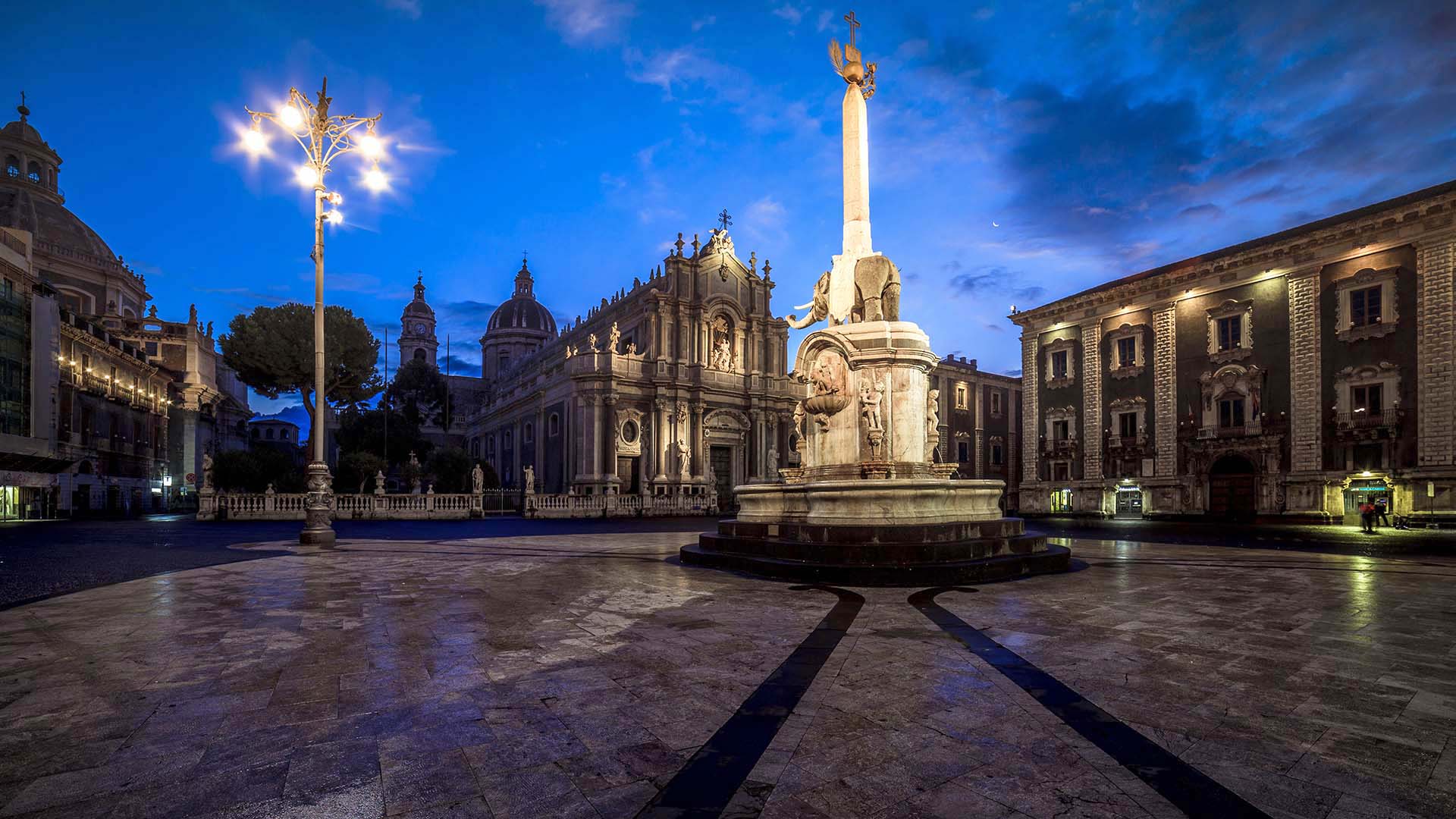 MG_0144 - Catania piazza Duomo, uno spot sui monumenti Barocchi testimoni silenziosi di una bellezza senza tempo
