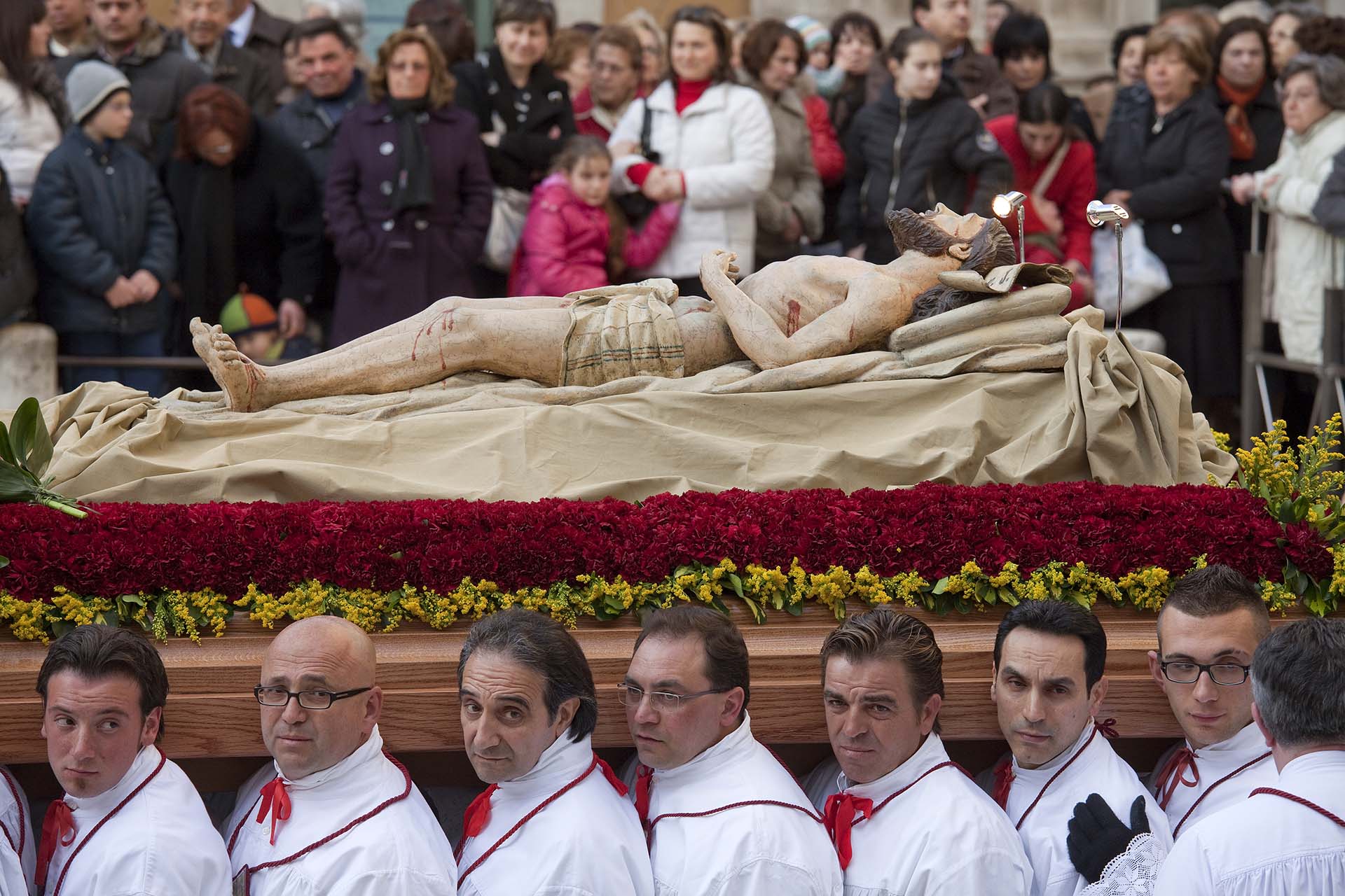 Puglia, settimana Santa, processione dei misteri il venerdi Santo a Ruvo di Puglia. Il Cristo in processione