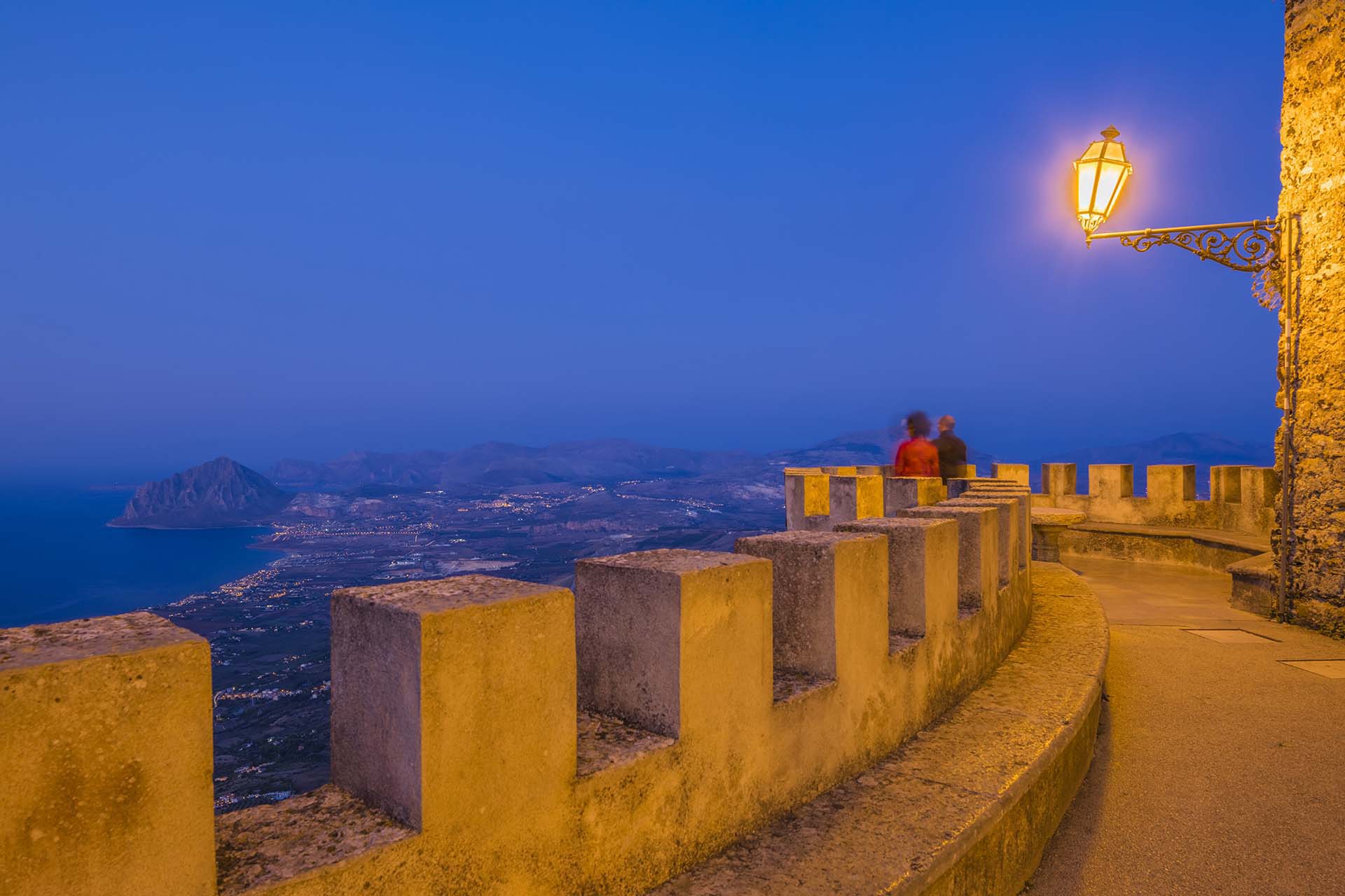 0A1A4566-HDR-Trapani, i merletti del Castello Venere di Erice con vista su Monte Cofano e la costa di San Vito La Capo