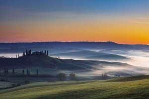 Le colline della Val d'Orcia e sullo sfondo Pienza.