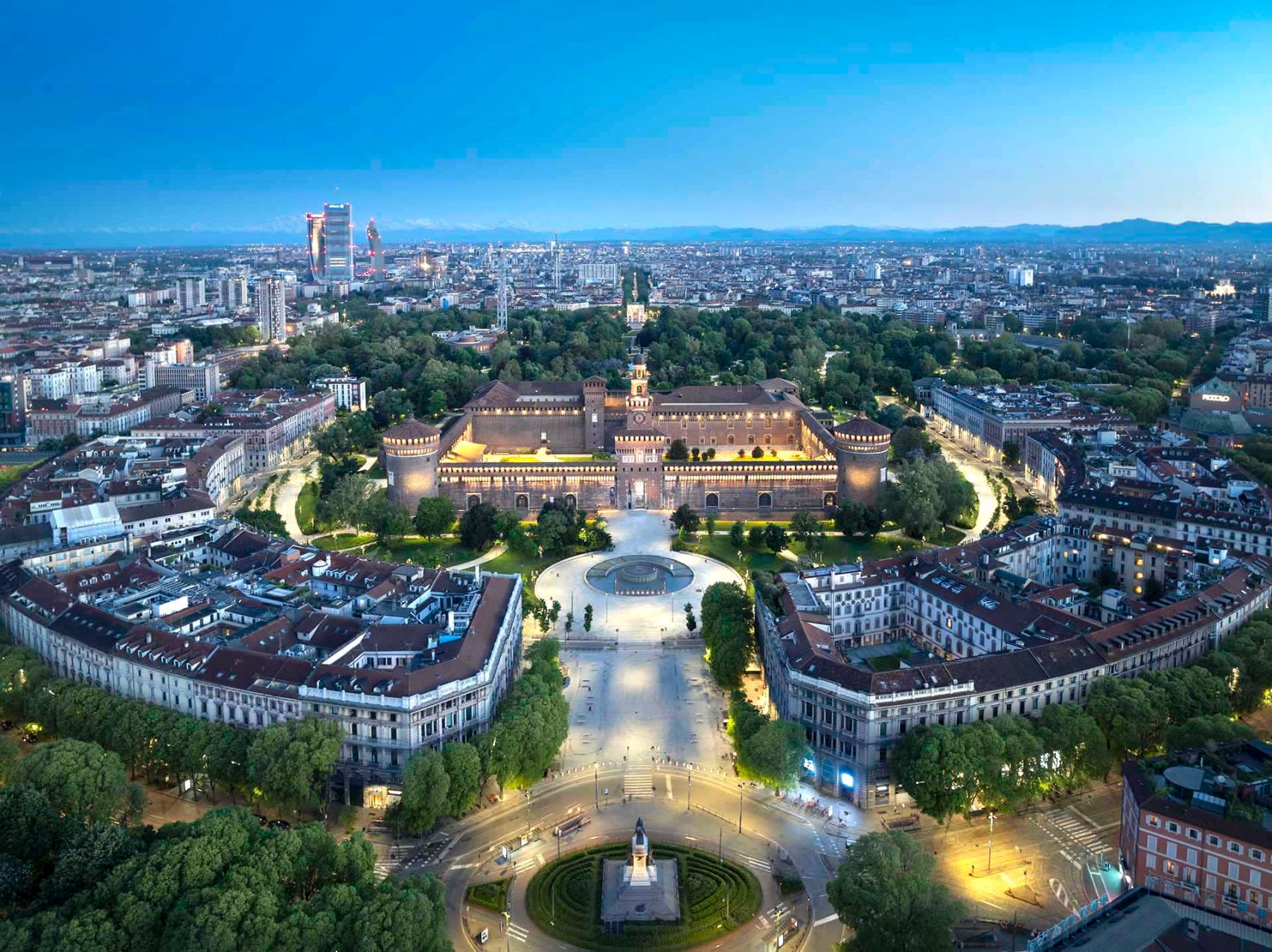 Il Castello Sforzesco e Foro Bonaparte. 