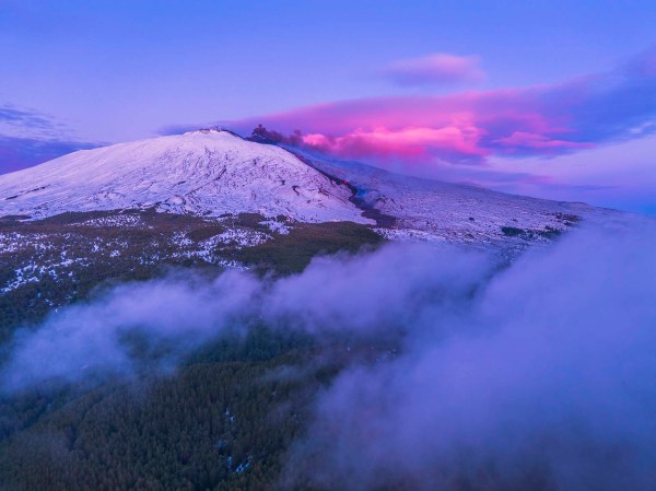 DJI_0540-HDR-Dalle nubi di Piano Fiera, la furia dell'Etna, Eruzione dalla Bocca Nuova e fiume di lava verso la Galvarina