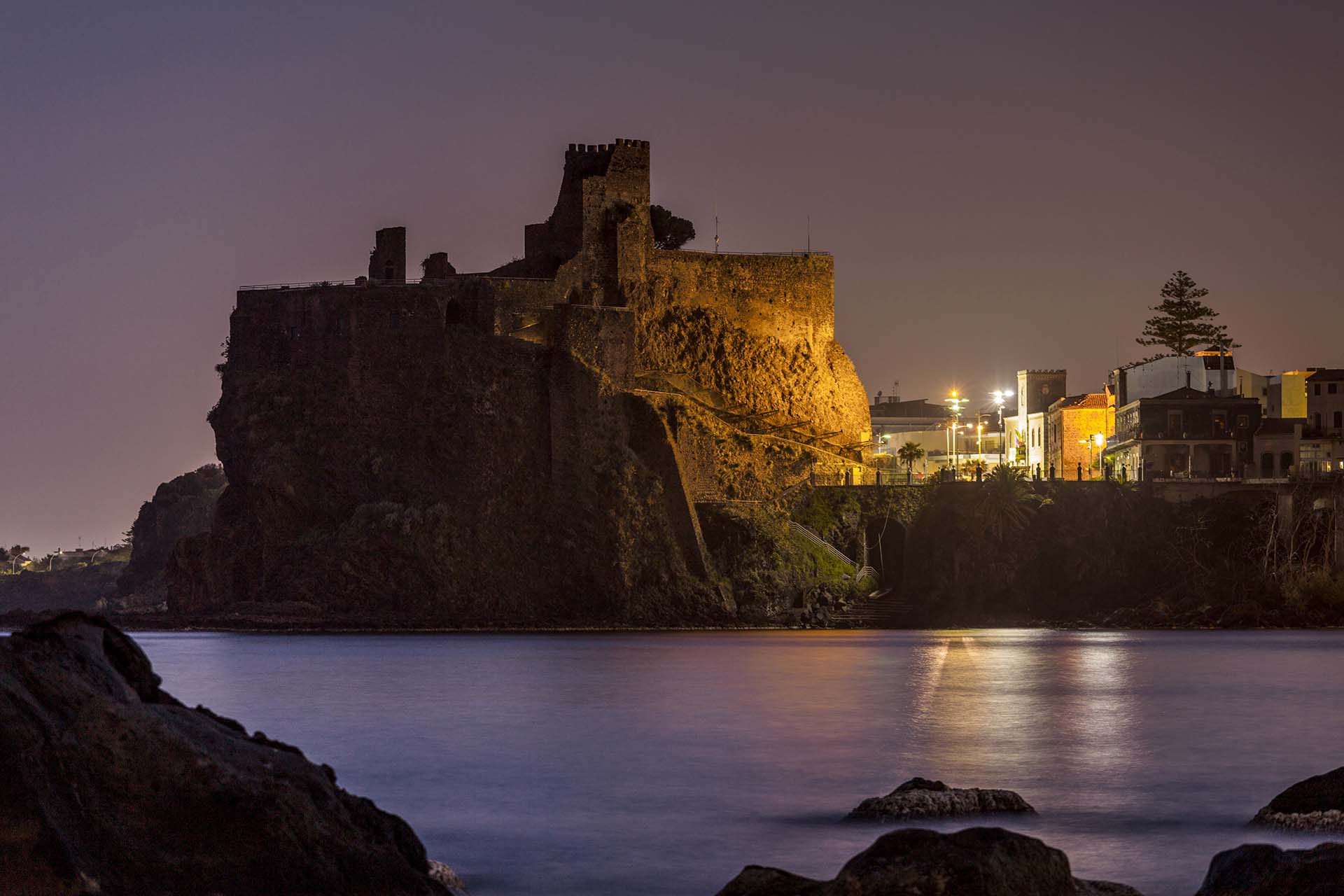 Etna, Castello d'Aci e il borgo di Aci Castello