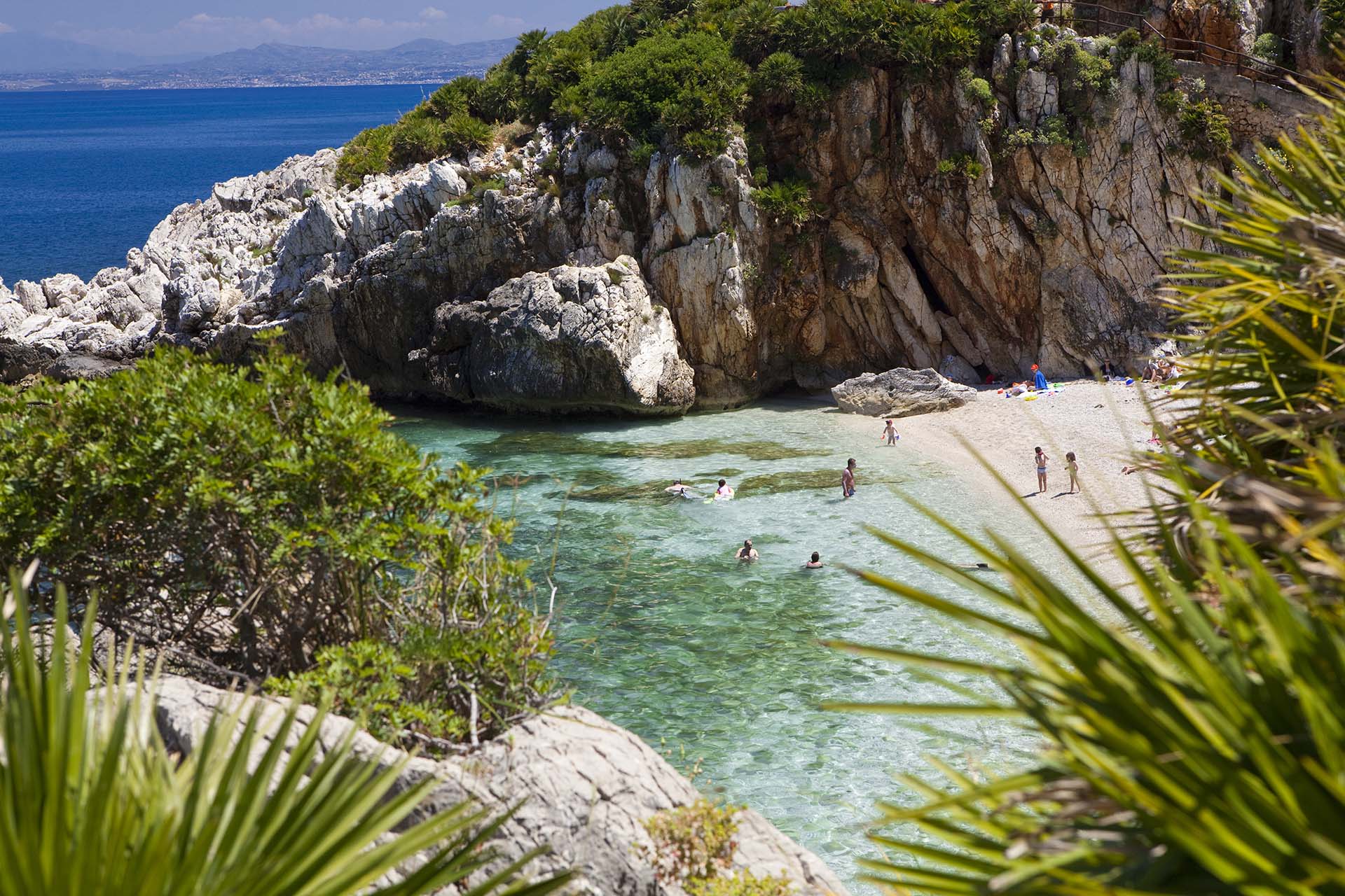 _MG_7138-Trapani, riscopri la tranquillità nella spiaggia incantevole di Cala Tonnarella dell'Uzzo nella Riserva dello Zingaro